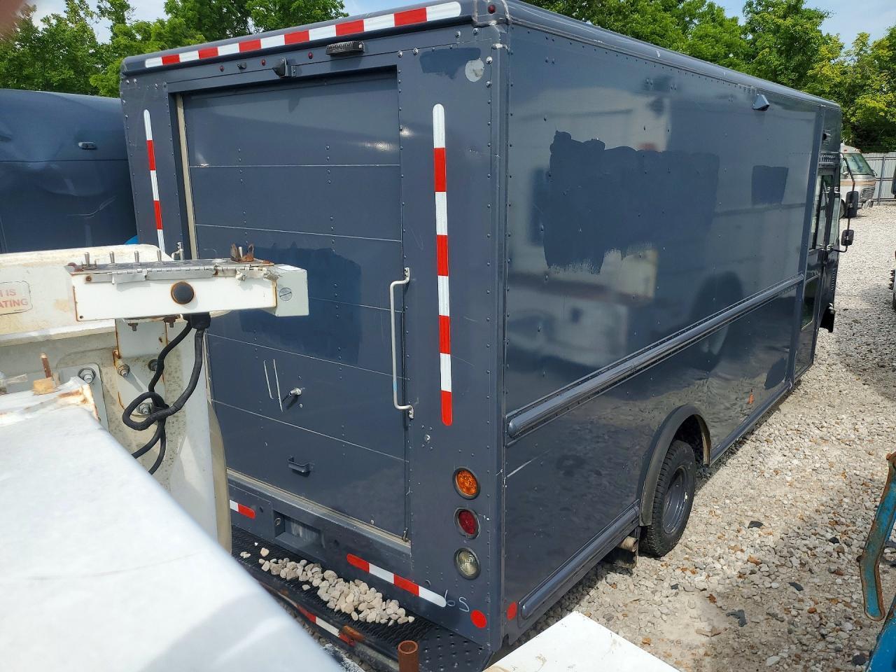 2019 Ford F-59 Step Van ** Cln Title * Pri Fleet ** - Image 3