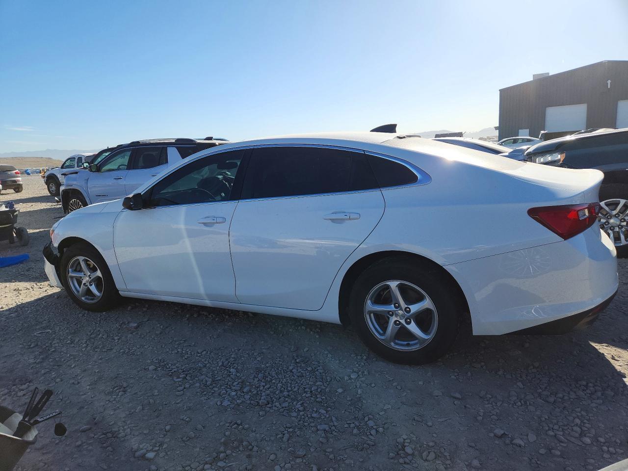 2017 Chevrolet Malibu Ls - Фото 2