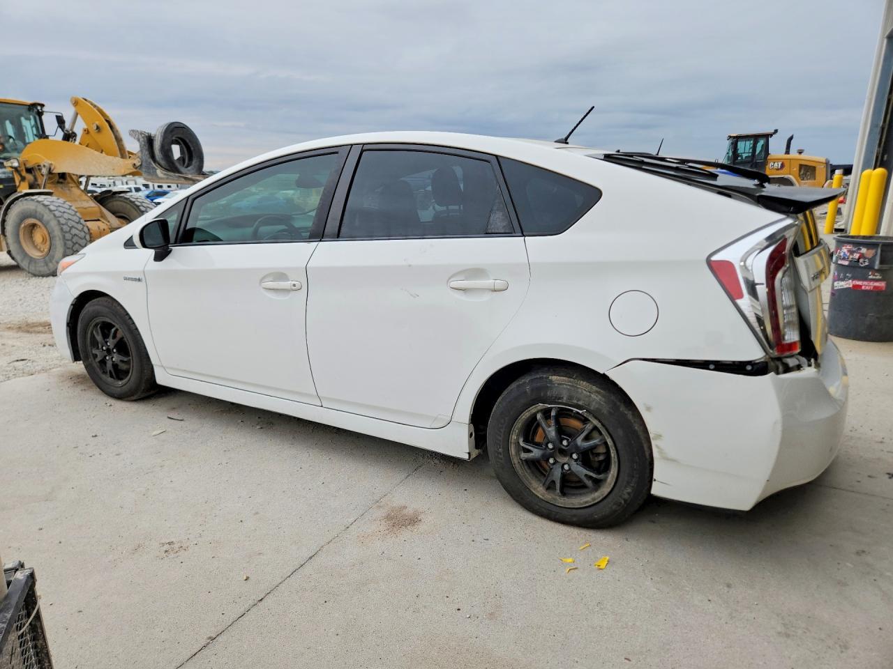 2014 Toyota Prius Two - Фото 2