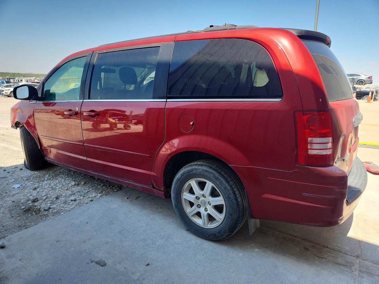 2008 Chrysler Town & Country Touring - Фото 2