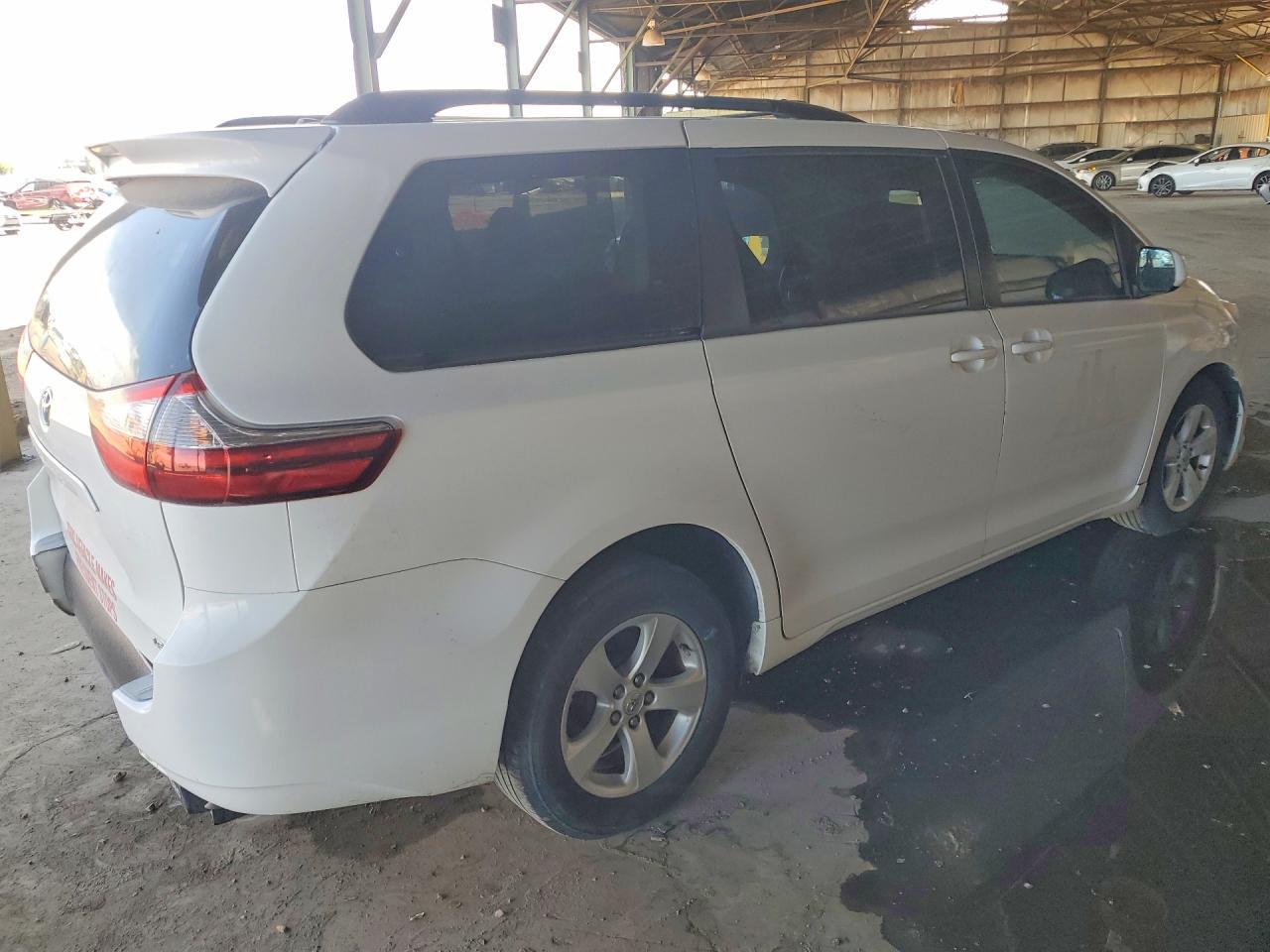 2015 Toyota Sienna - Фото 3