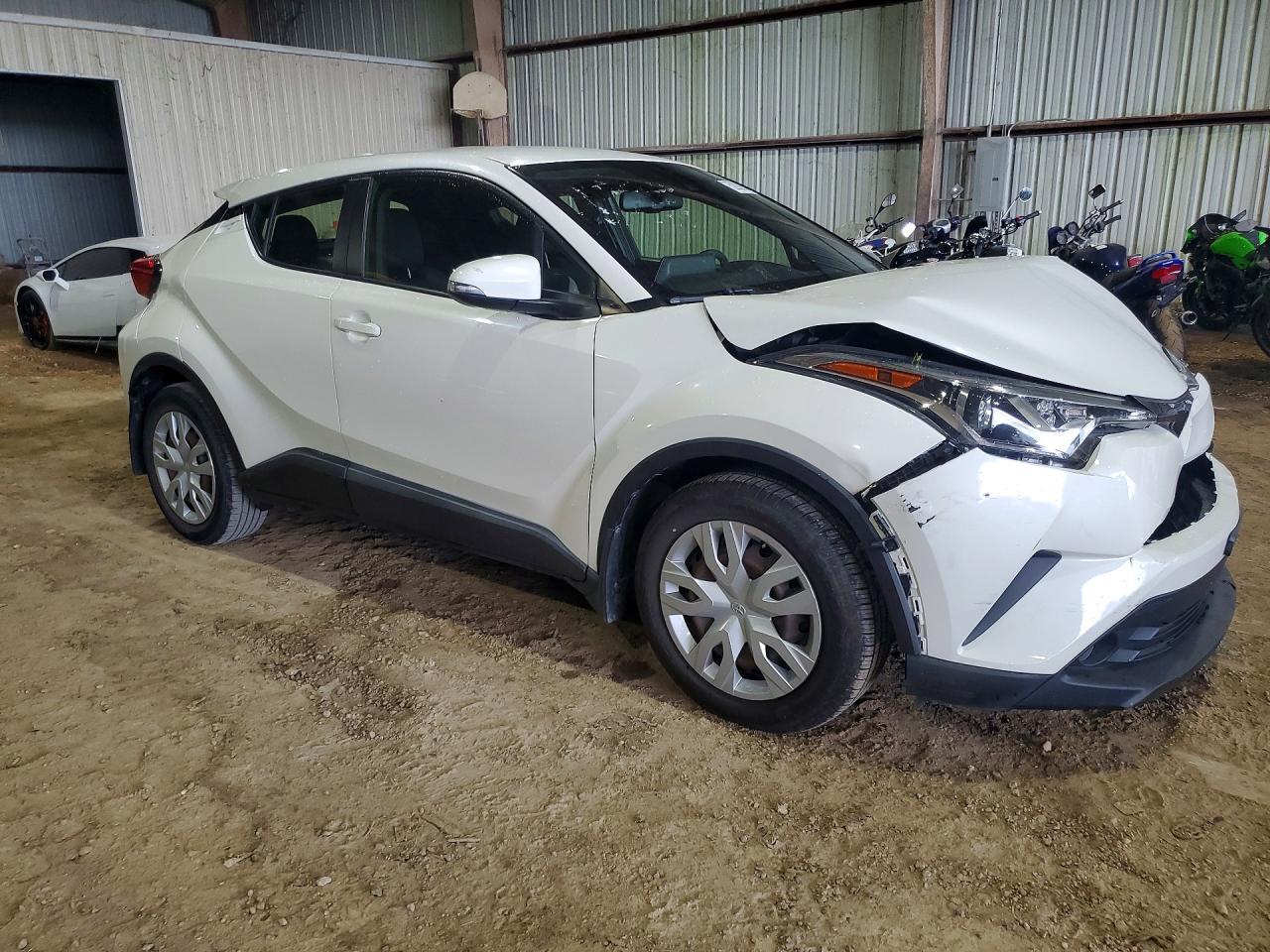 2019 Toyota C-Hr Le - Image 4