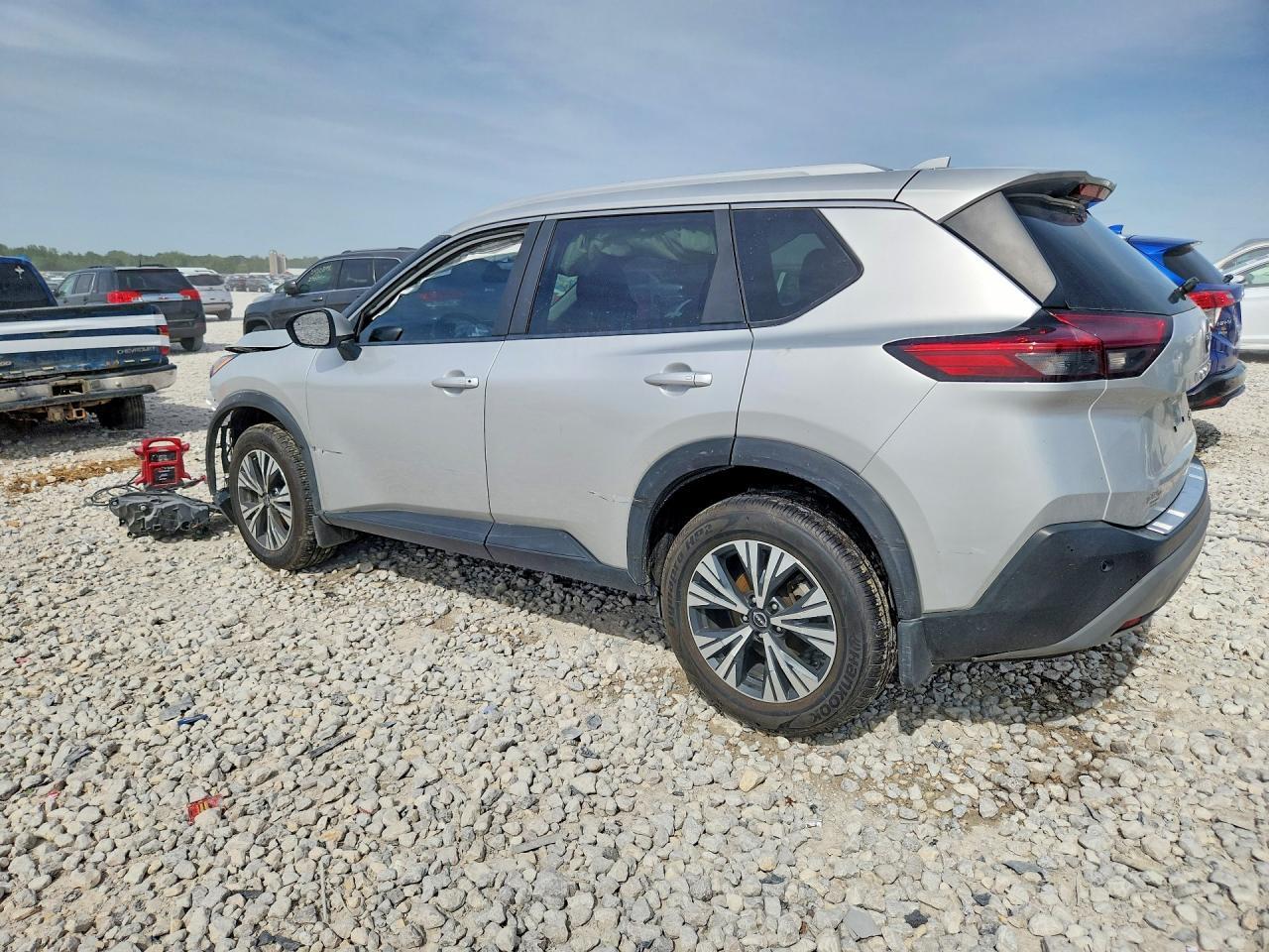 2023 Nissan Rogue Sv - Image 2