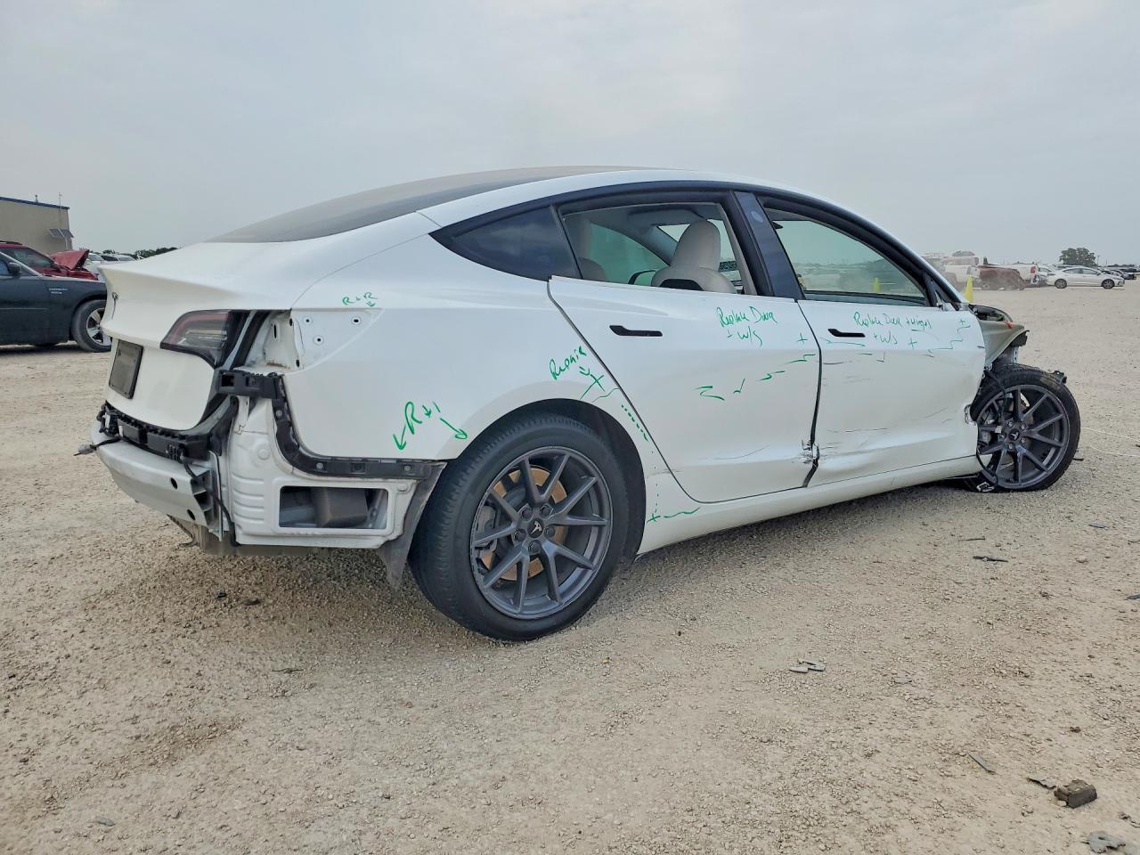 2023 Tesla Model 3 - Фото 3