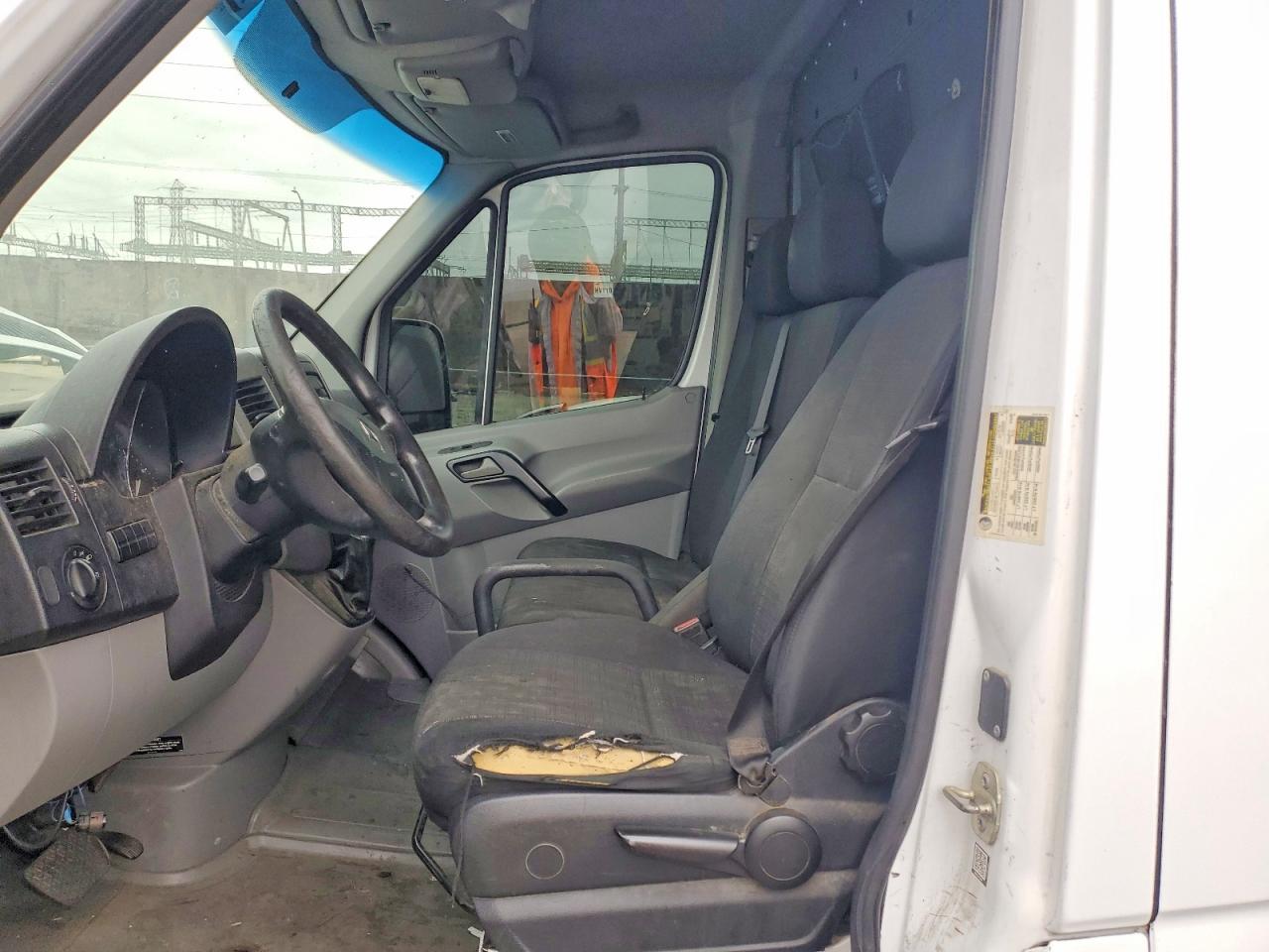 2015 Mercedes-Benz Sprinter 2500 - Image 7