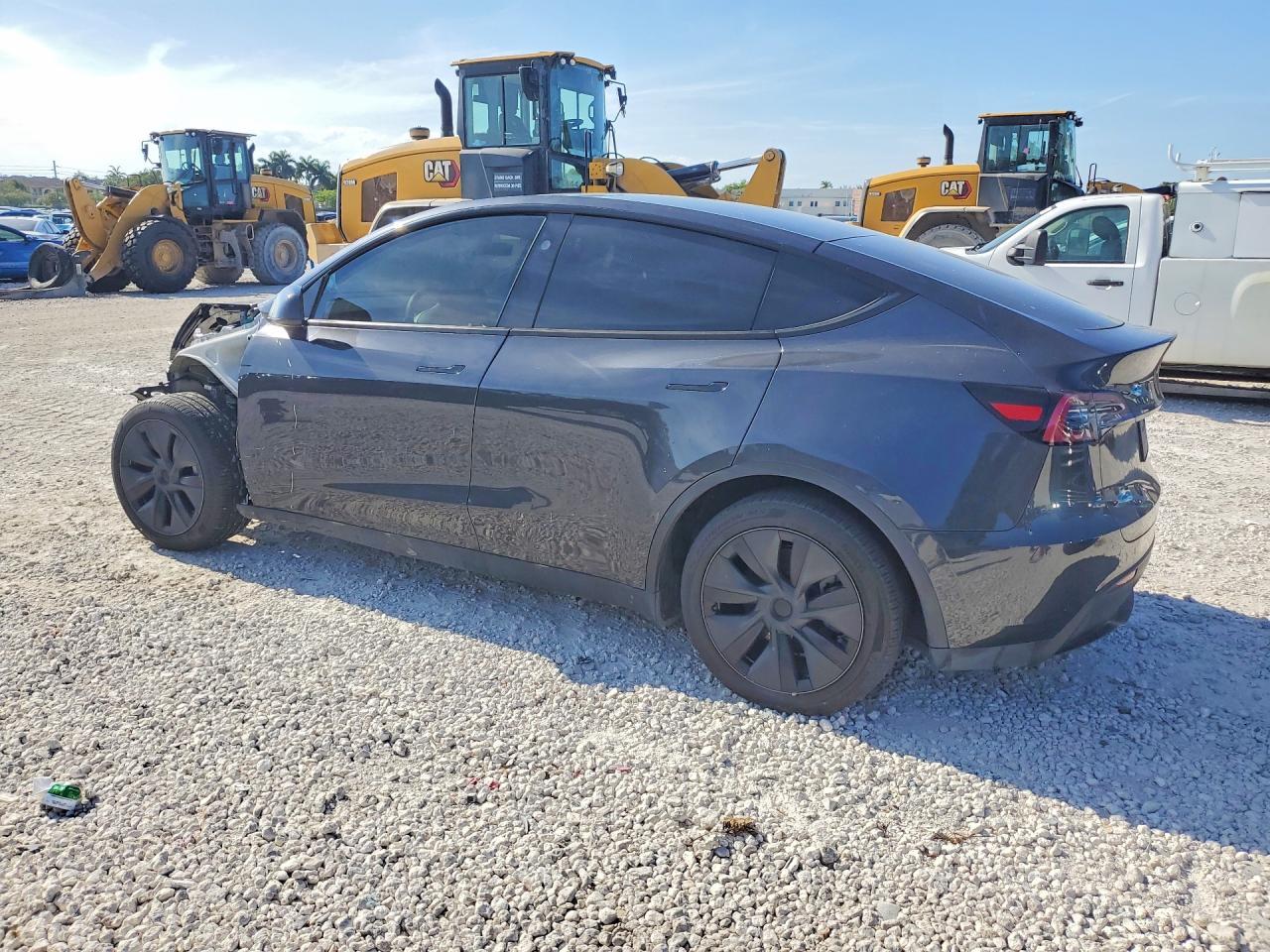 2025 Tesla Model Y - Image 2