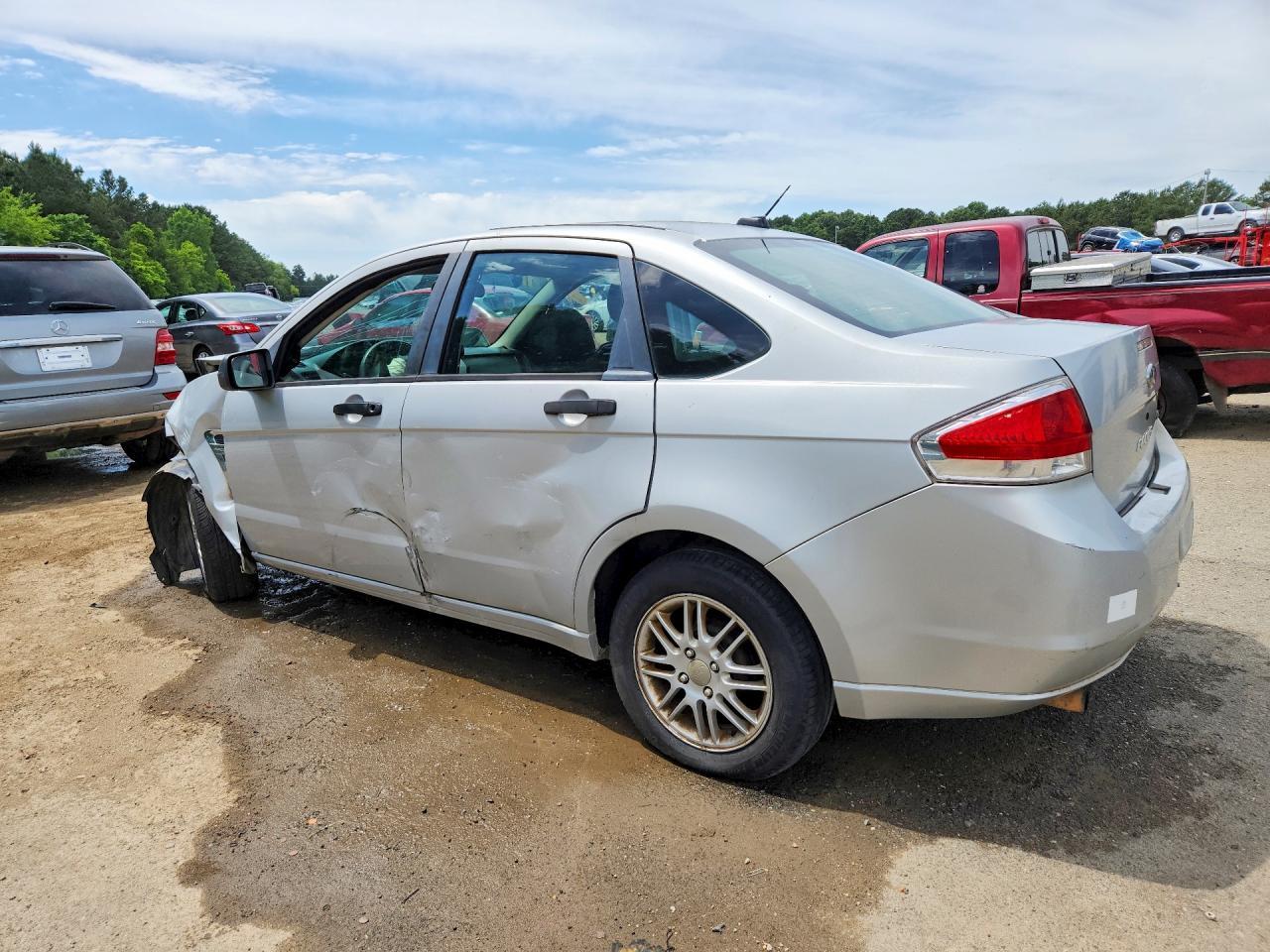 2008 Ford Focus Se - Image 2