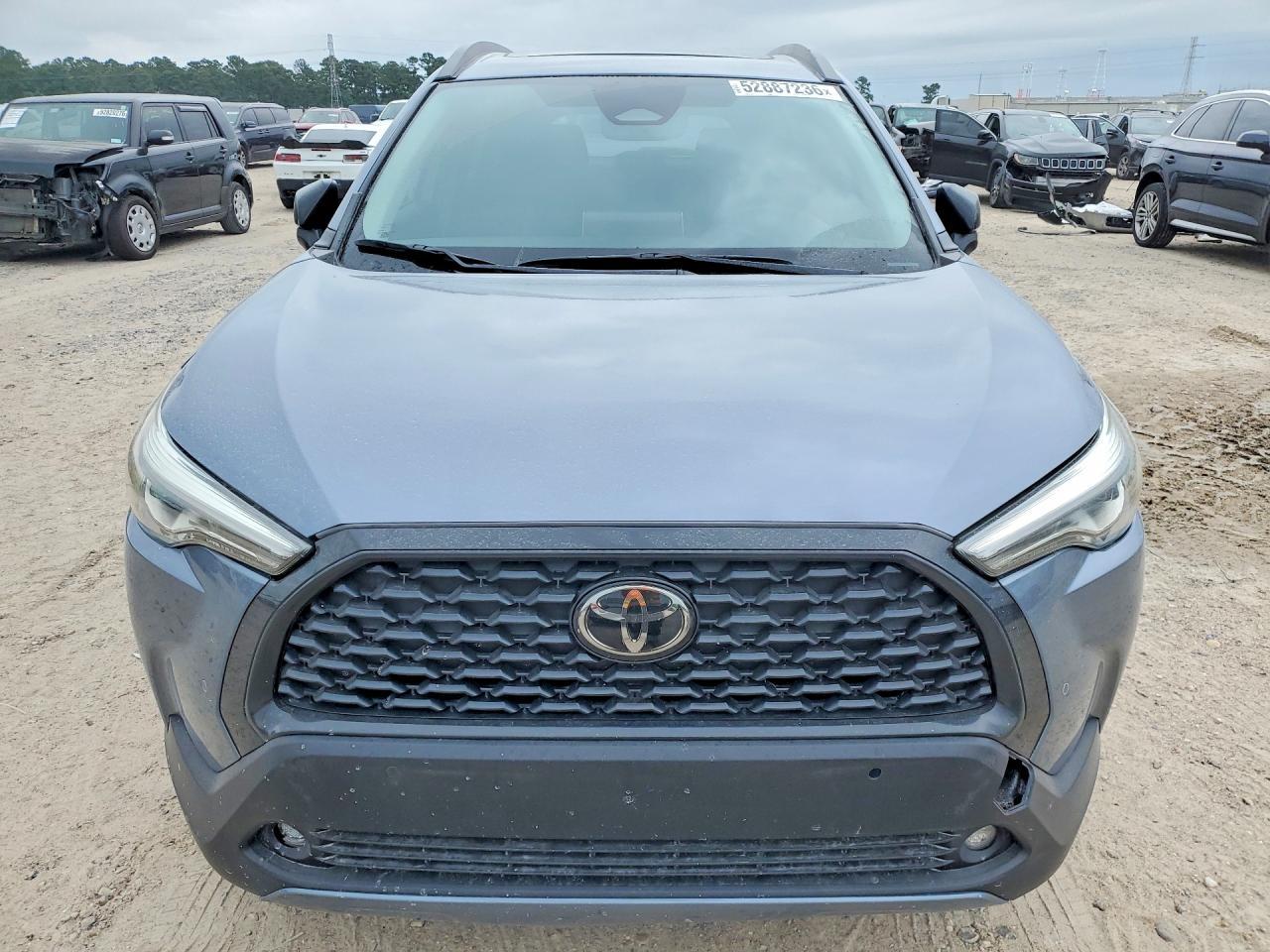 2025 Toyota Corolla Cross Xle - Image 5