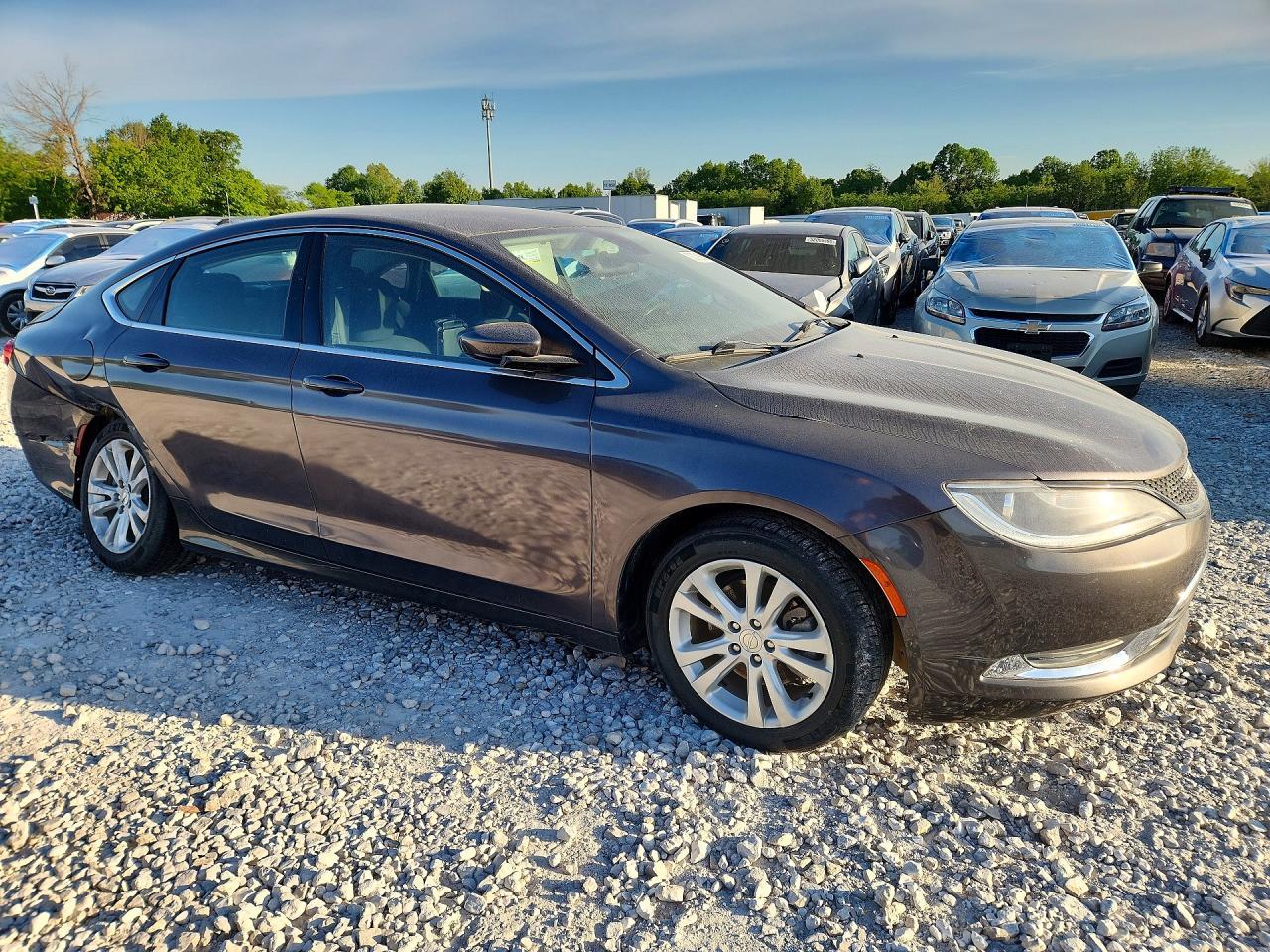 2016 Chrysler 200 Limited - Image 4