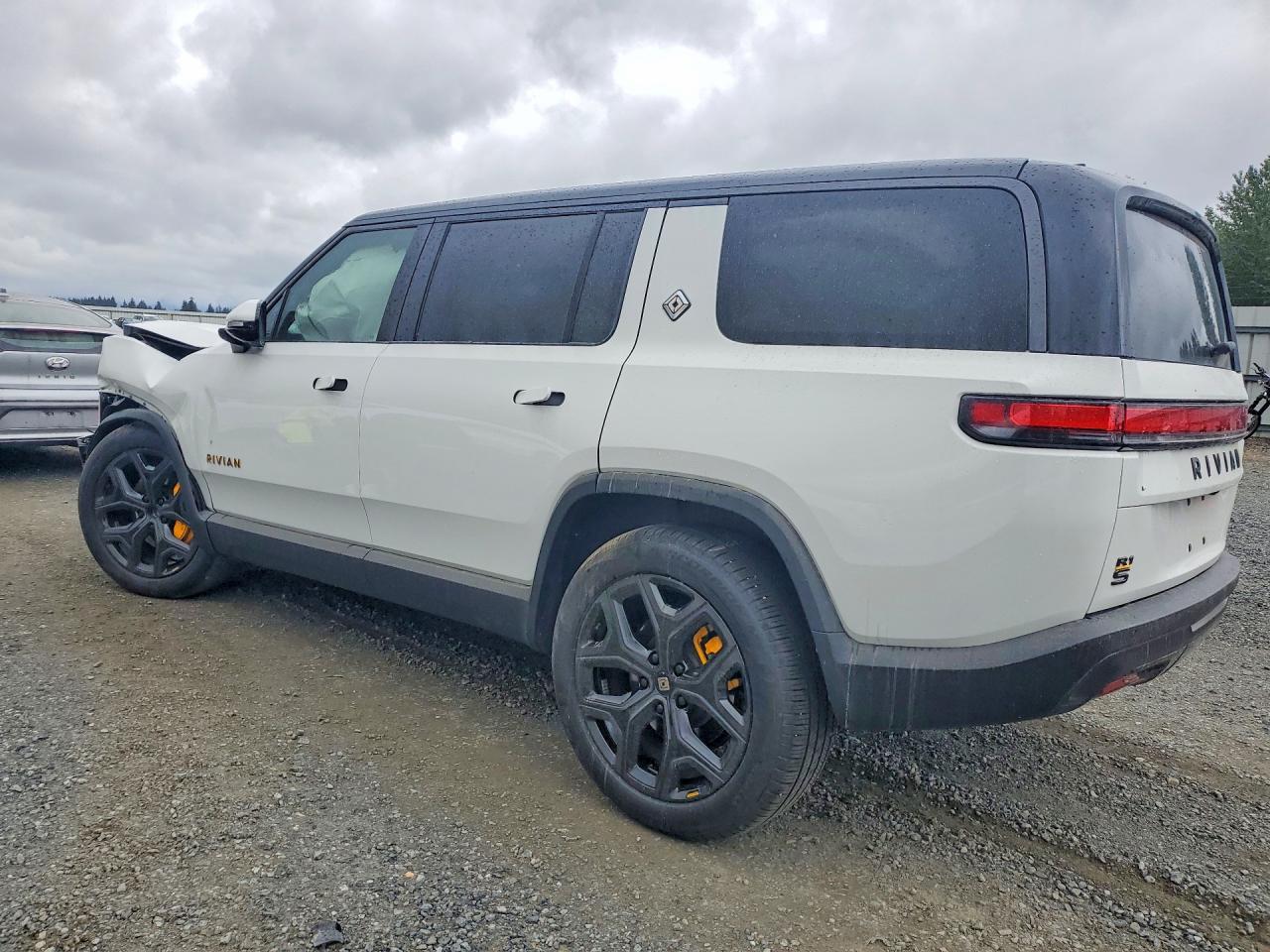 2026 Rivian R1S Premium - Фото 2