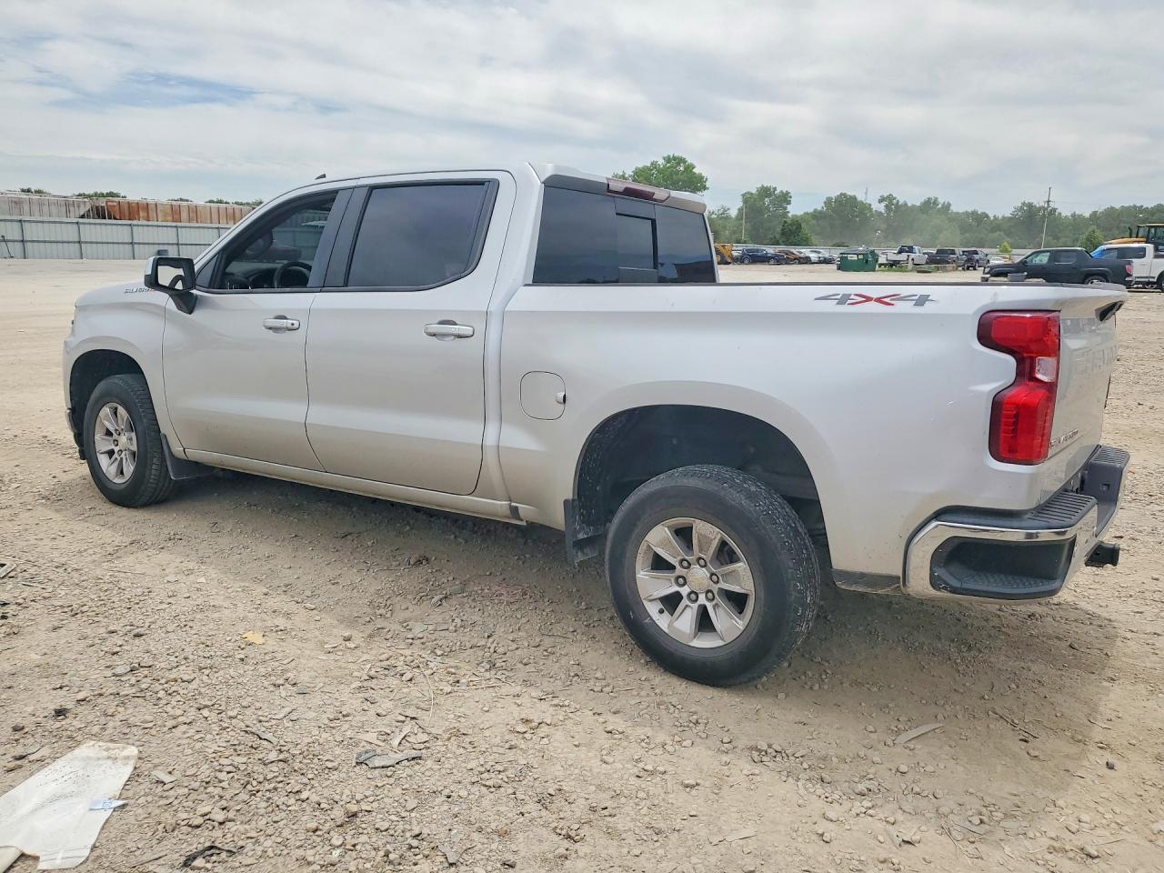 2019 Chevrolet Silverado K1500 Lt - Image 2
