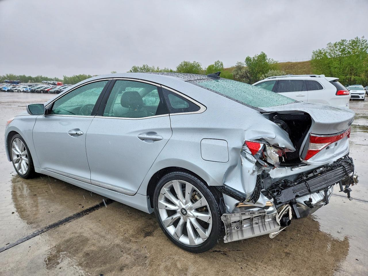 2017 Hyundai Azera Limited - Image 2