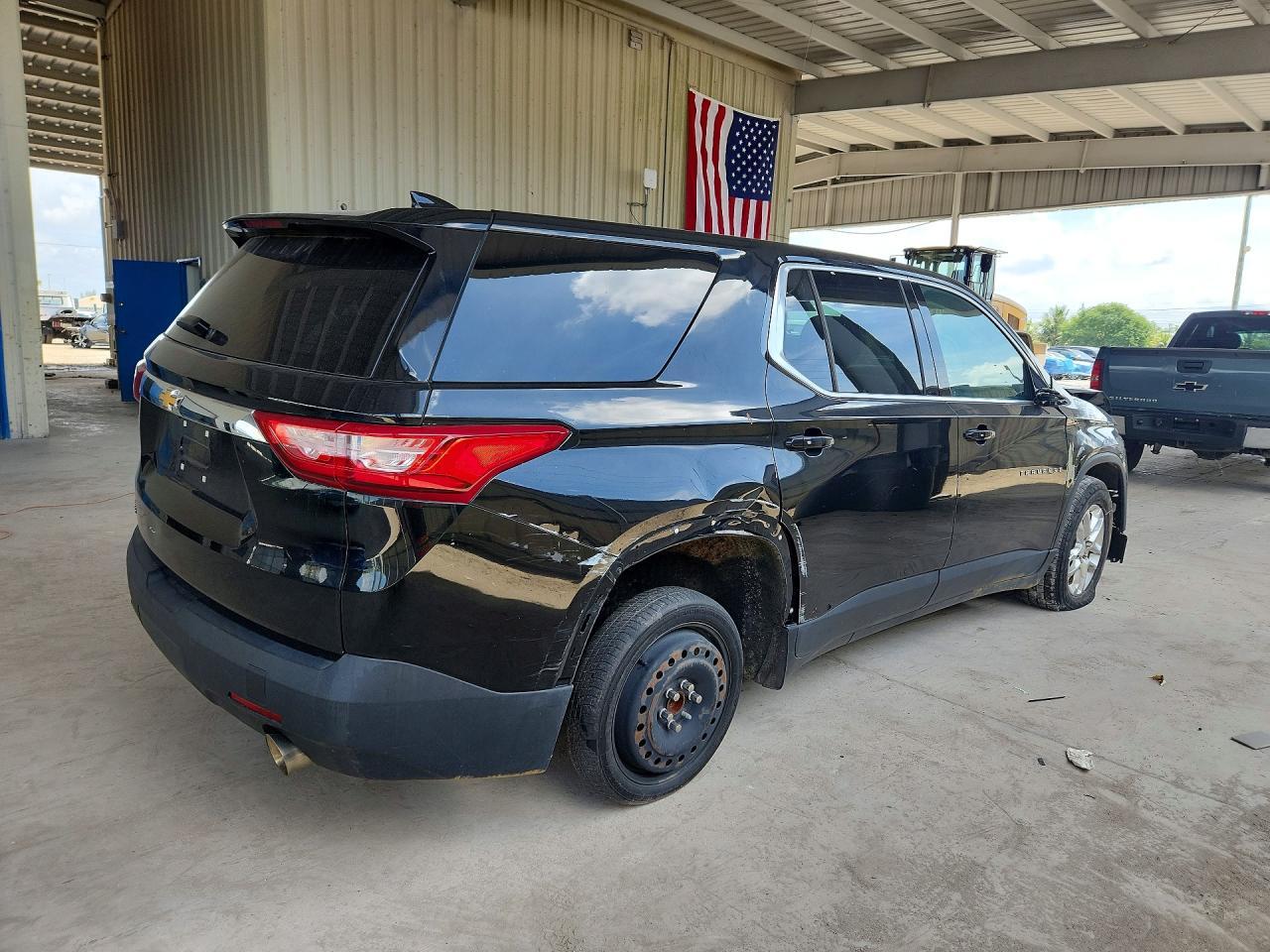2019 Chevrolet Traverse Ls - Фото 3