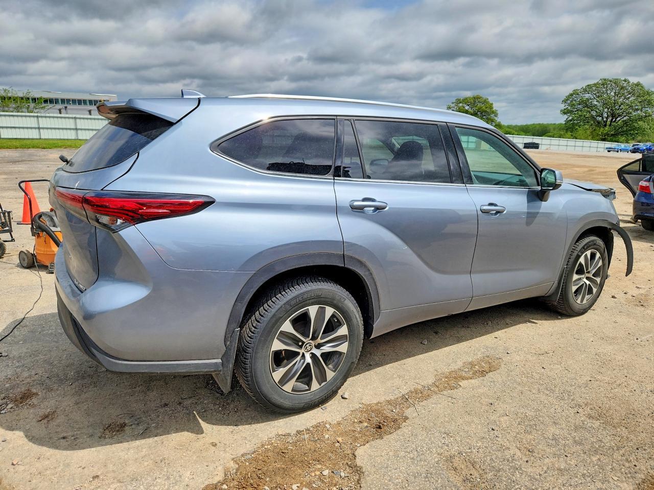 2021 Toyota Highlander Xle - Фото 3