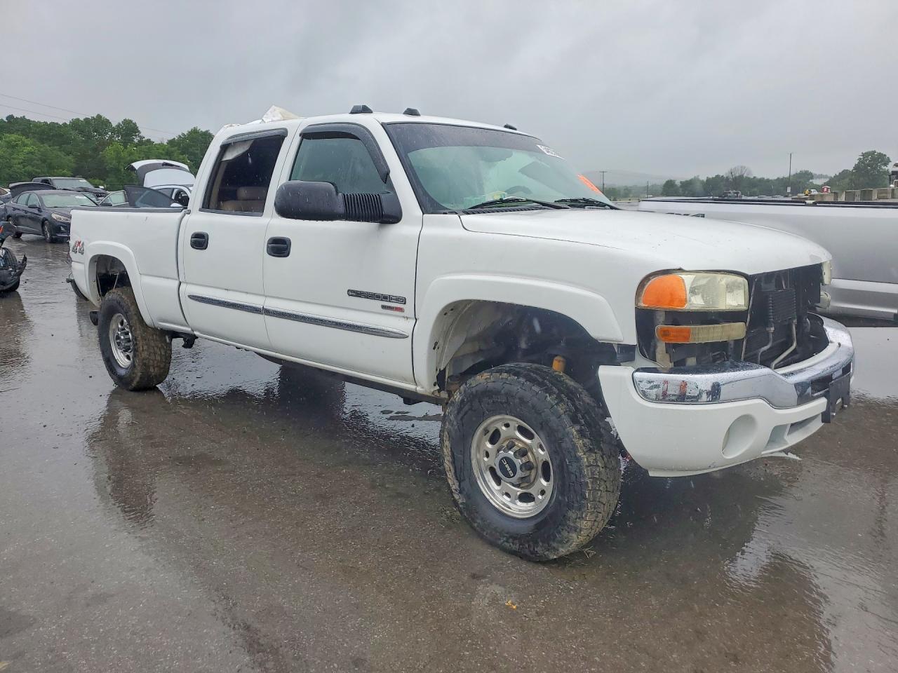 2005 GMC Sierra K2500 Heavy Duty - Image 4