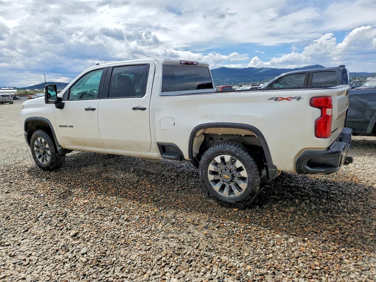 2022 Chevrolet Silverado K2500 Custom - Image 2