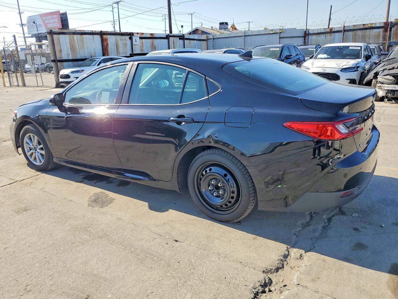 2025 Toyota Camry Le - Фото 2