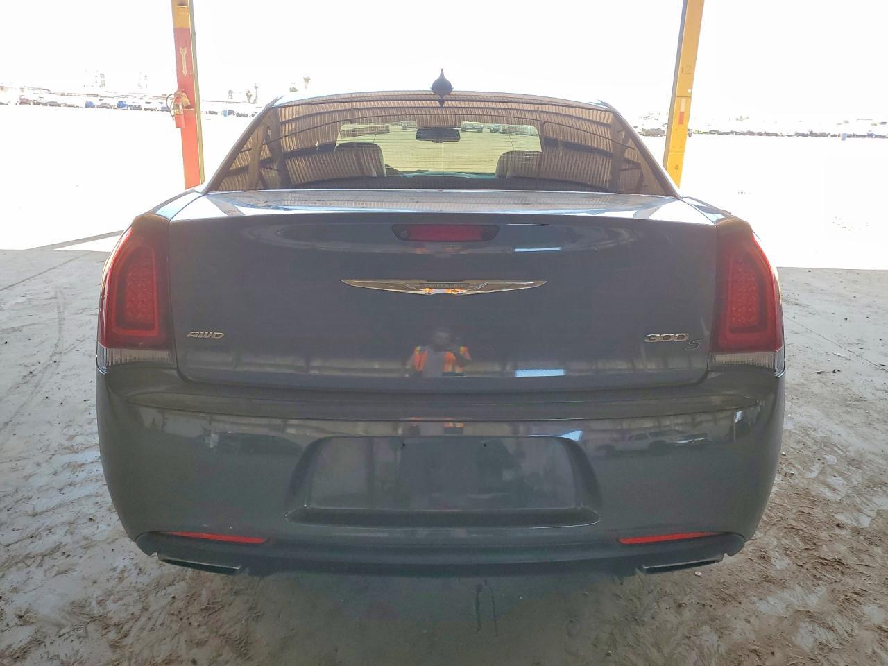 2017 Chrysler 300 S - Фото 6
