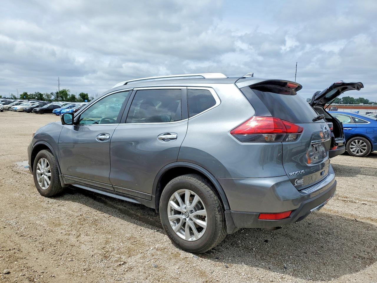 2017 Nissan Rogue Sv - Image 2