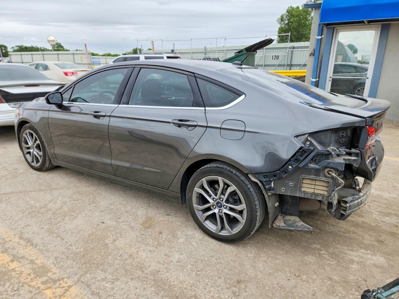 2017 Ford Fusion Se - Image 2