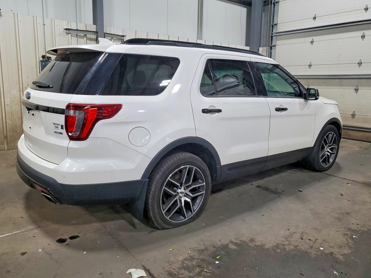 2016 Ford Explorer Sport - Image 3