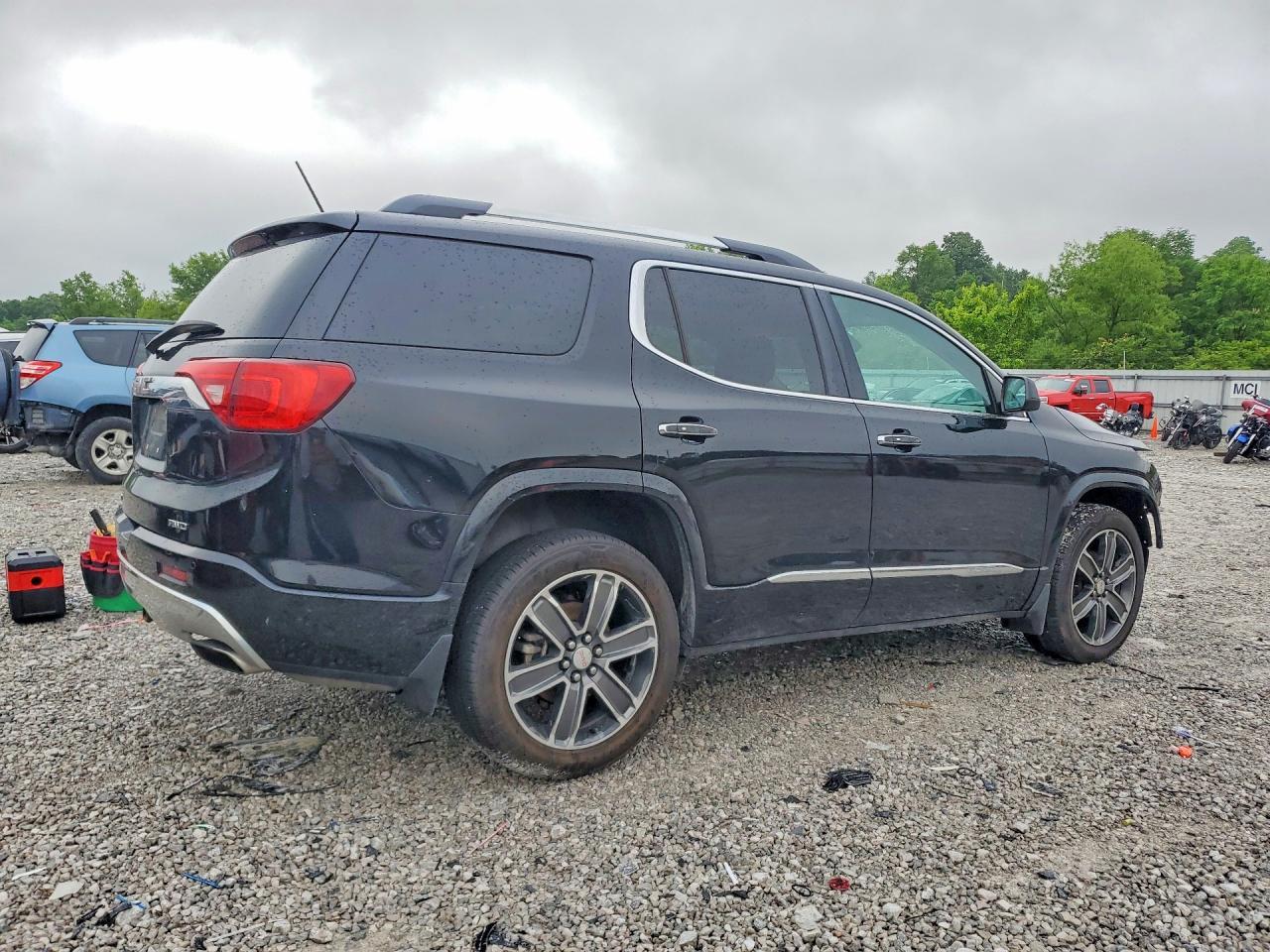 2018 GMC Acadia Denali - Image 3