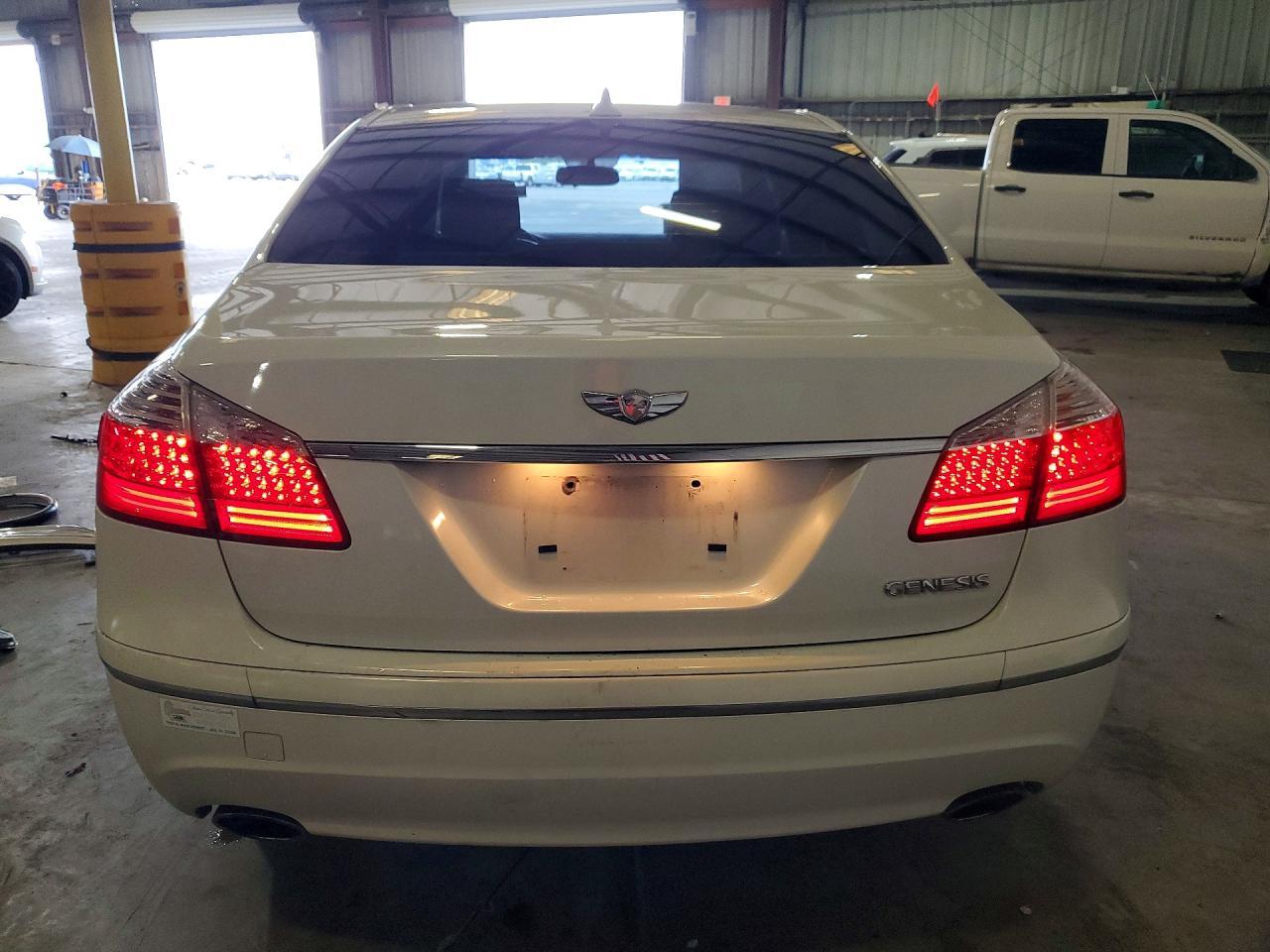 2010 Hyundai Genesis 3.8L - Фото 6