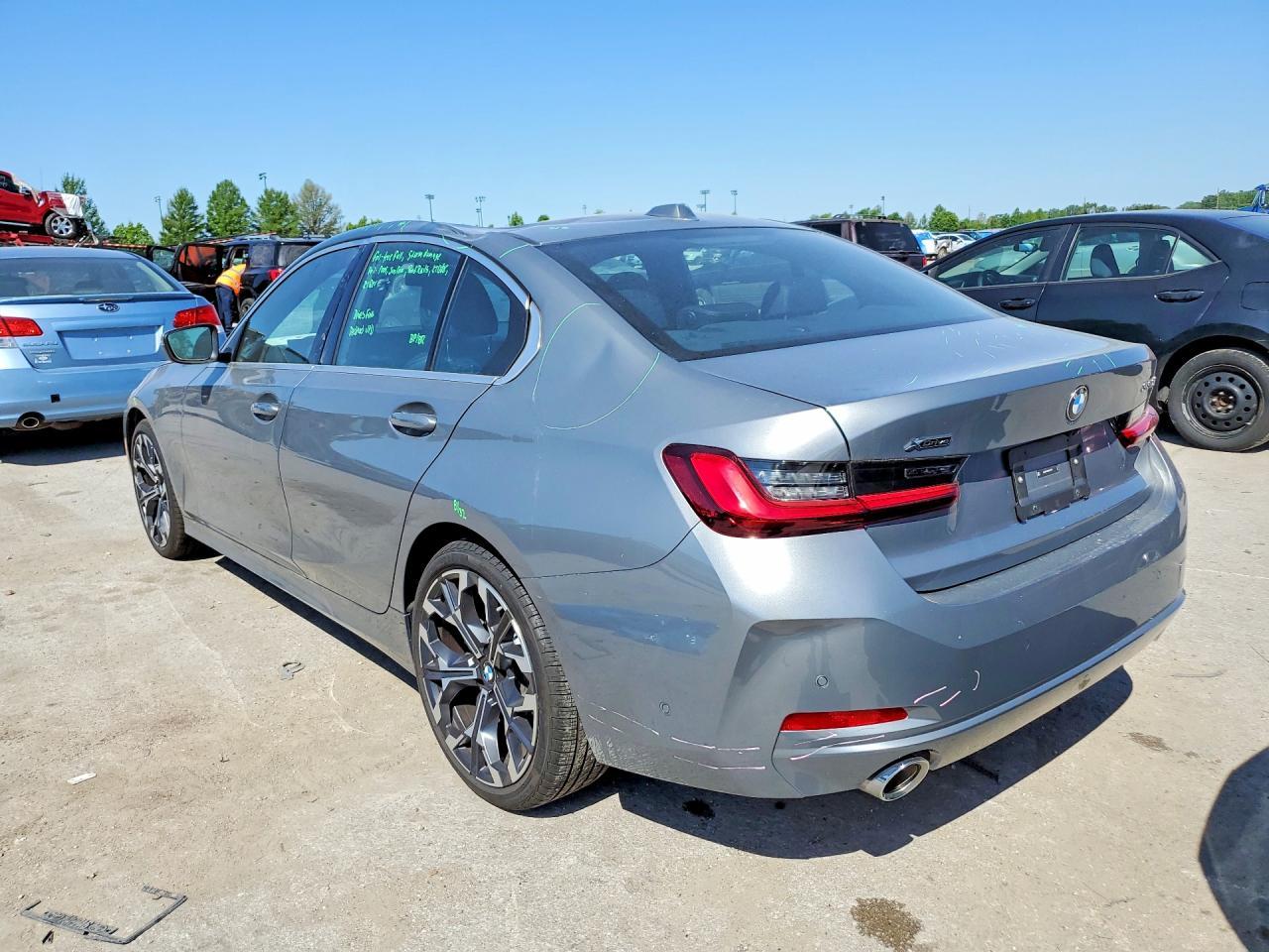 2025 BMW 330Xi - Фото 2