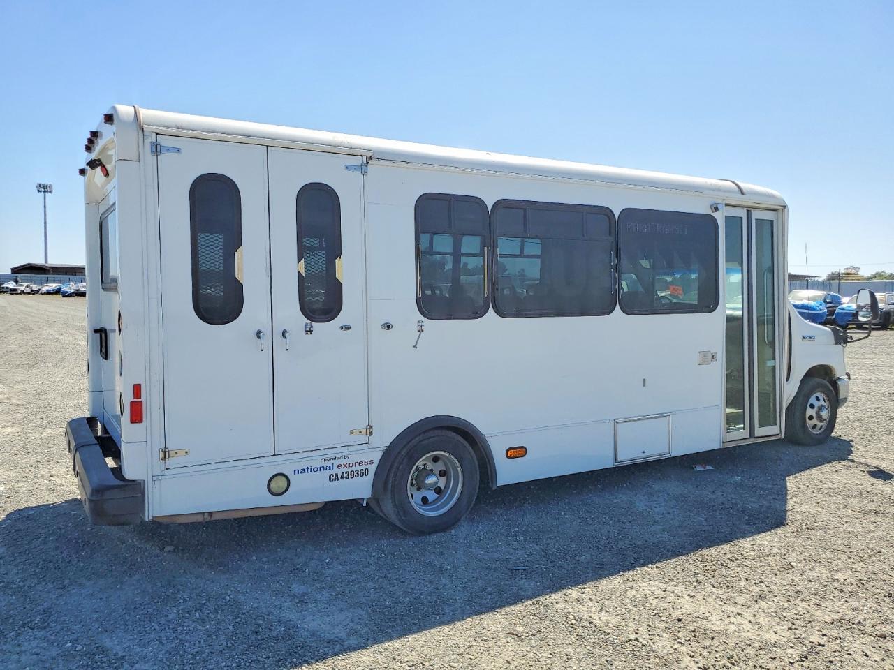 2008 Ford Econoline E450 Super Duty Cutaway Van - Image 4