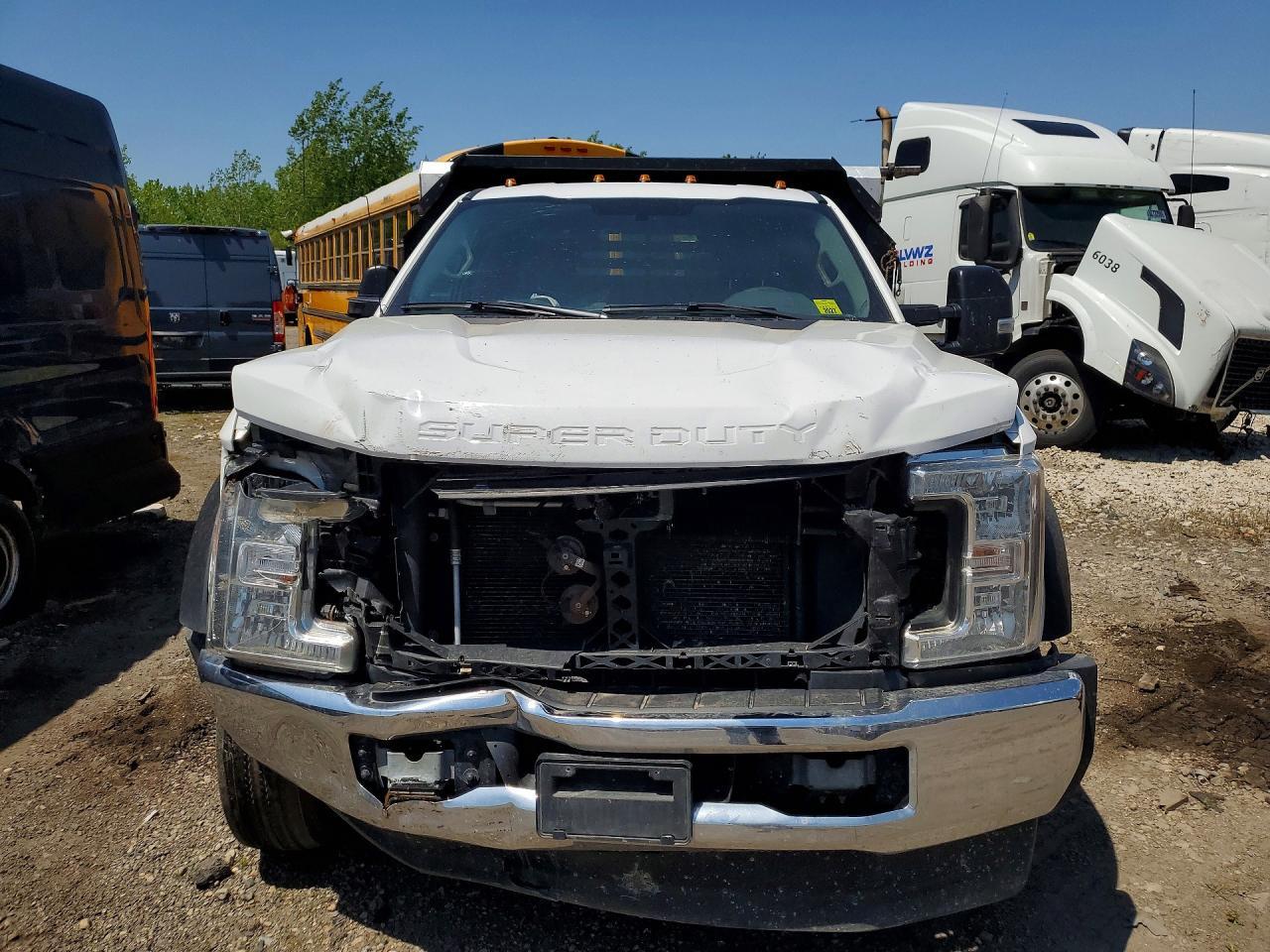 2017 Ford F550 Super Duty Dump Truck - Фото 5