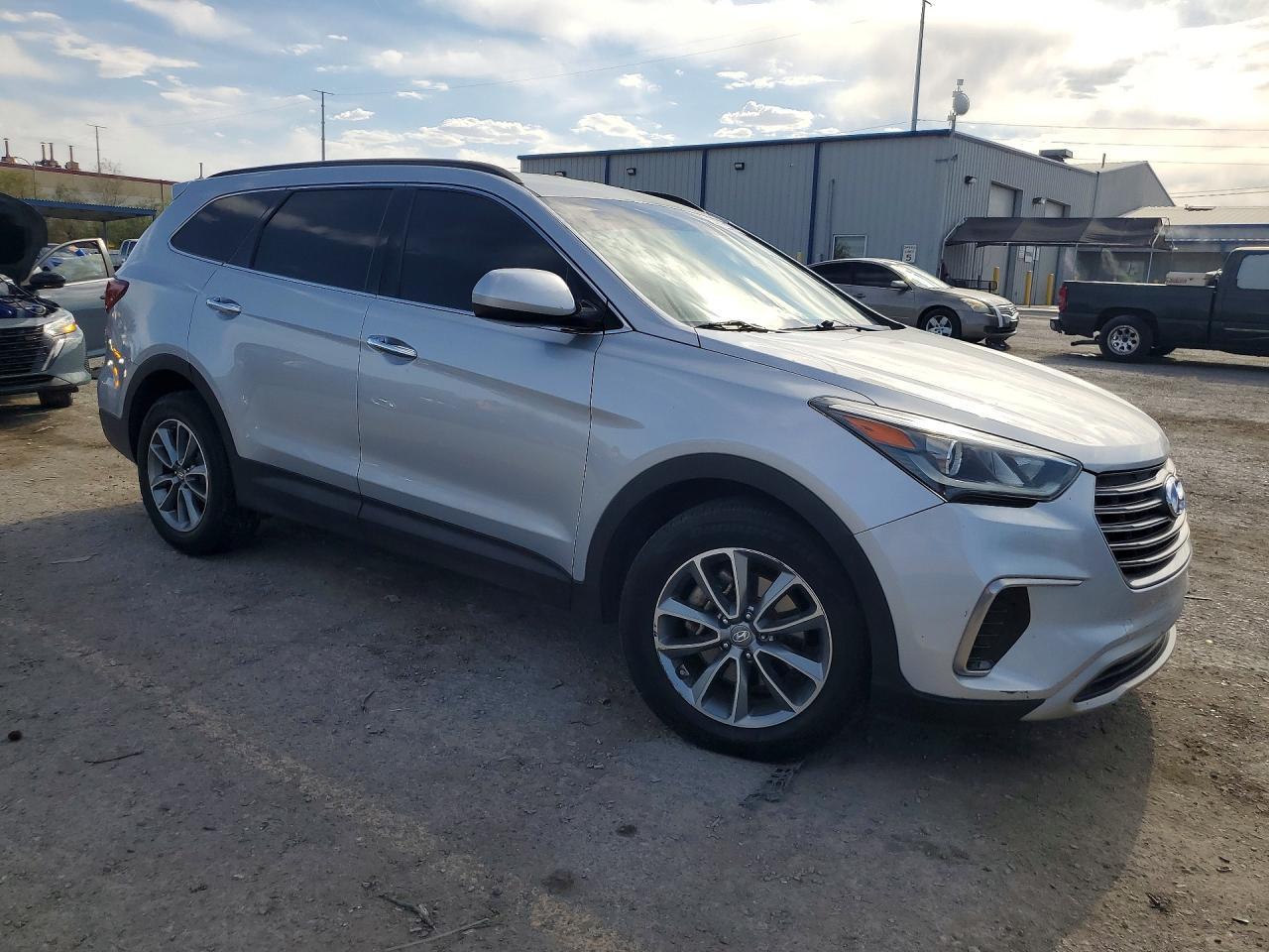2017 Hyundai Santa Fe Se - Фото 4