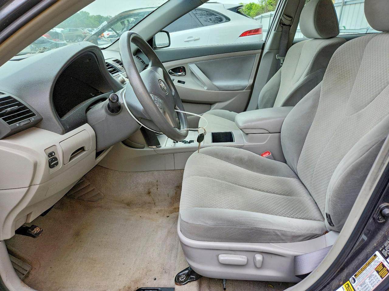2009 Toyt Camry Le - Image 7