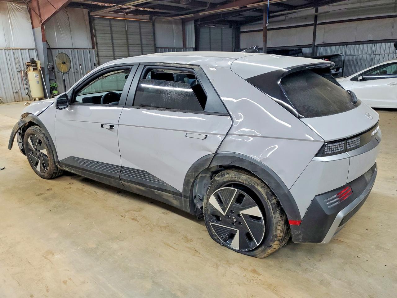 2025 Hyundai Ioniq 5 Se - Image 2