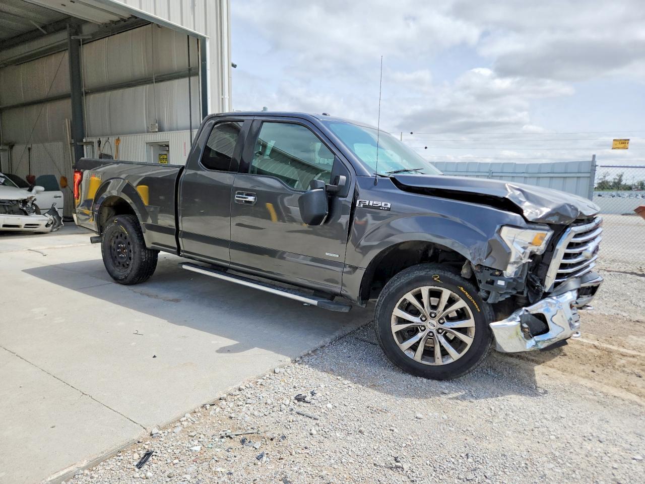 2015 Ford F150 Super Cab - Image 4