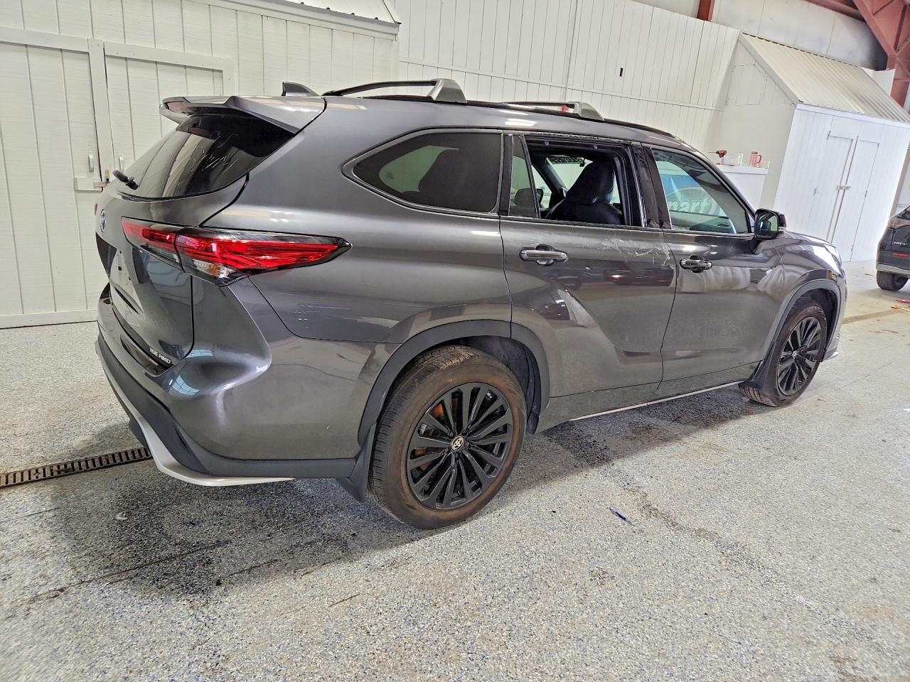 2023 Toyota Highlander L - Фото 3