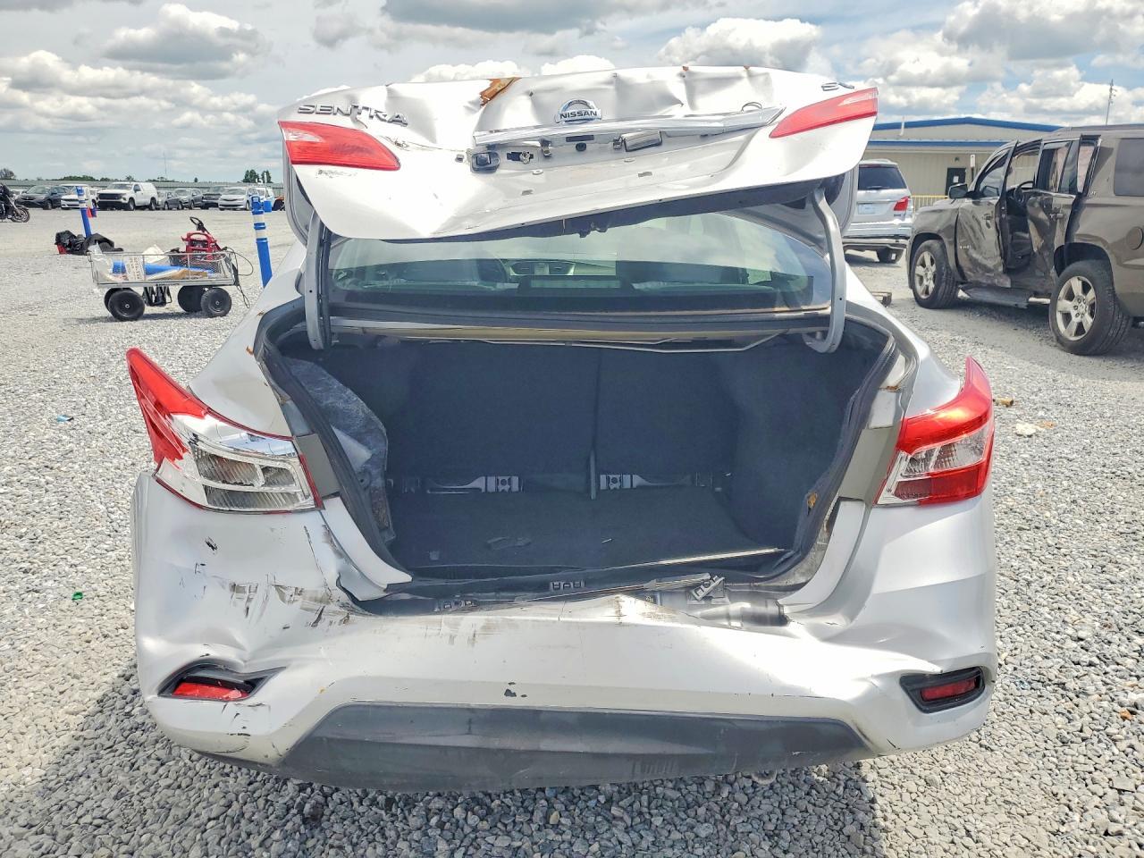 2016 Nissan Sentra S - Image 6