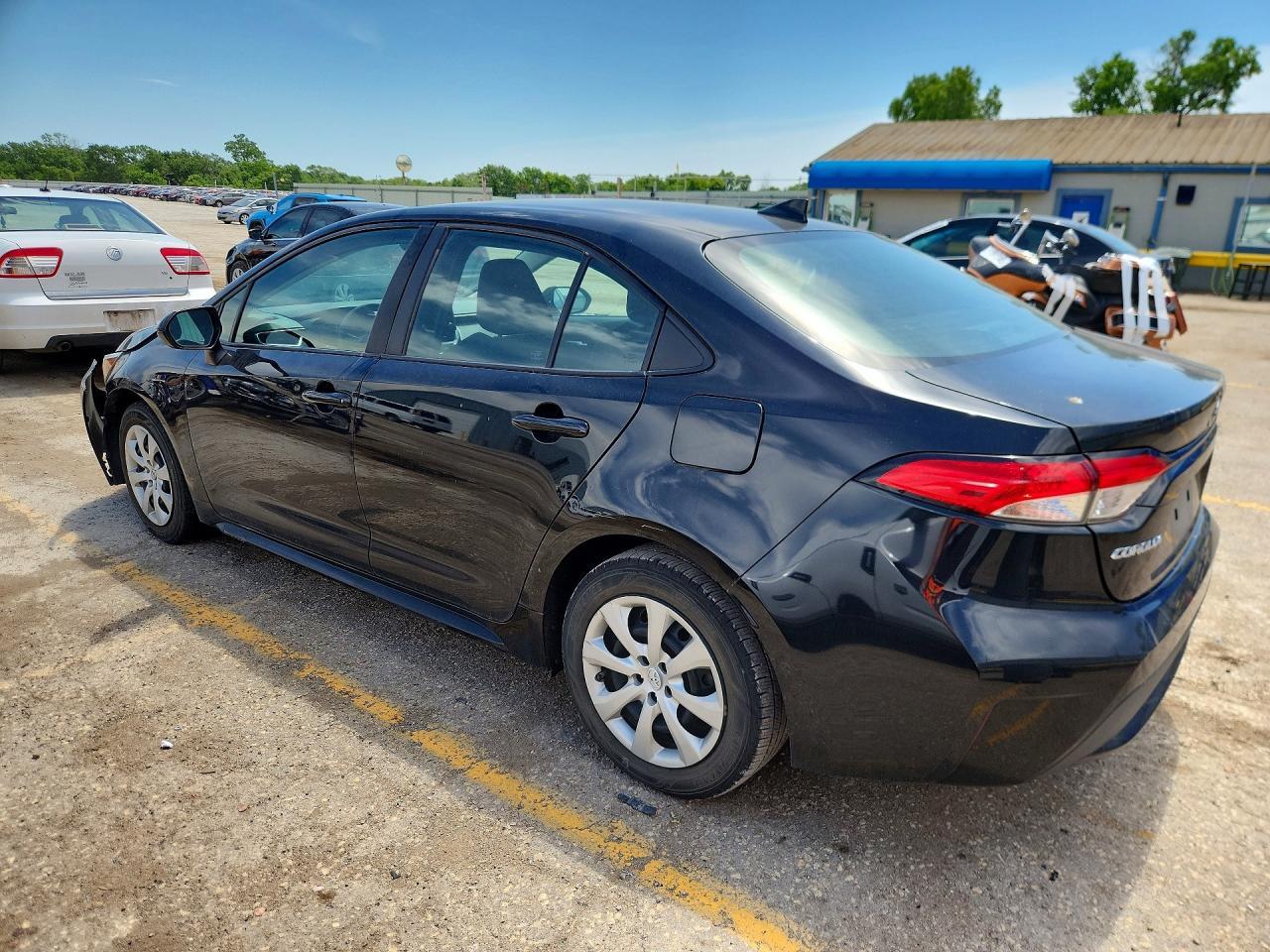 2021 Toyota Corolla Le - Image 2