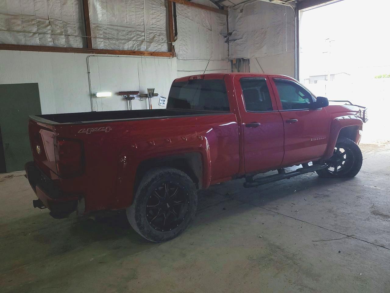 2017 Chevrolet Silverado K1500 Custom - Фото 3