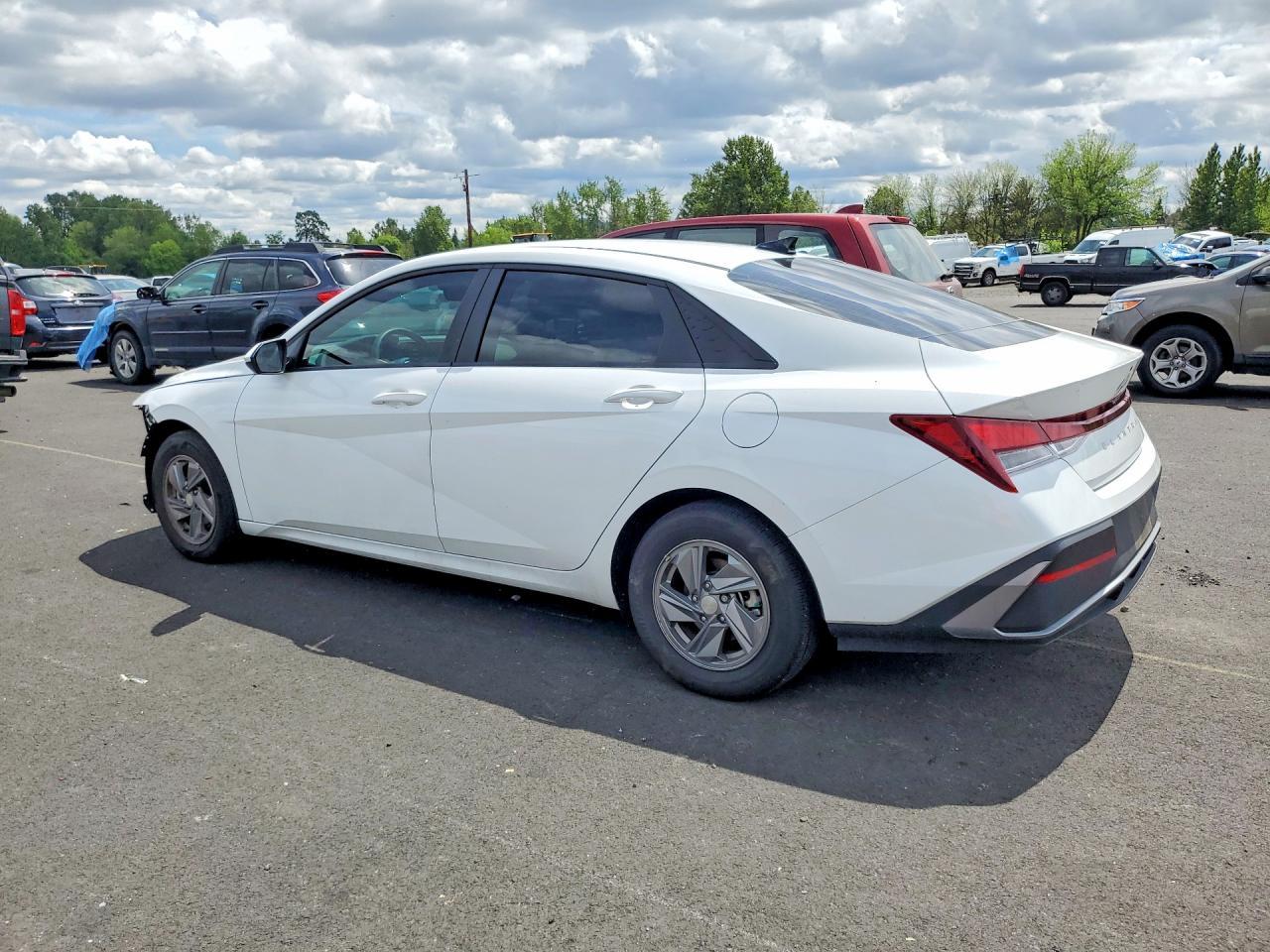 2024 Hyundai Elantra Se - Фото 2