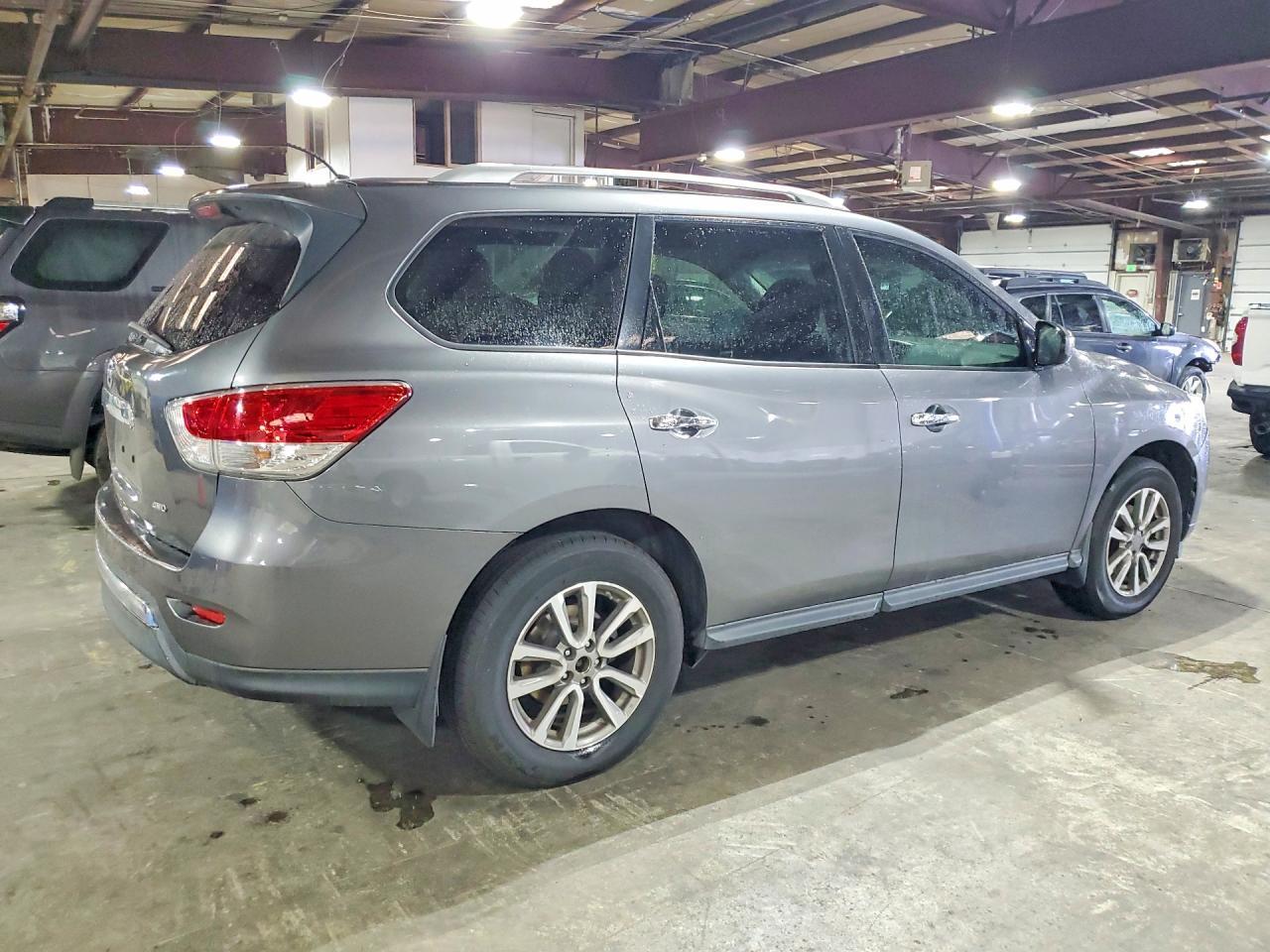 2015 Nissan Pathfinder S - Фото 3