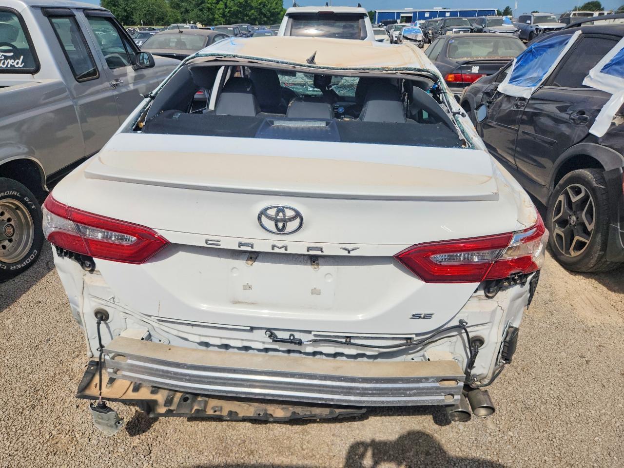 2020 Toyota Camry Se - Image 6
