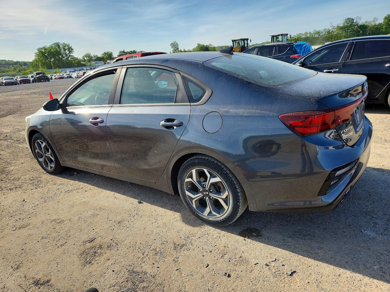 2019 Kia Forte Lxs - Image 2