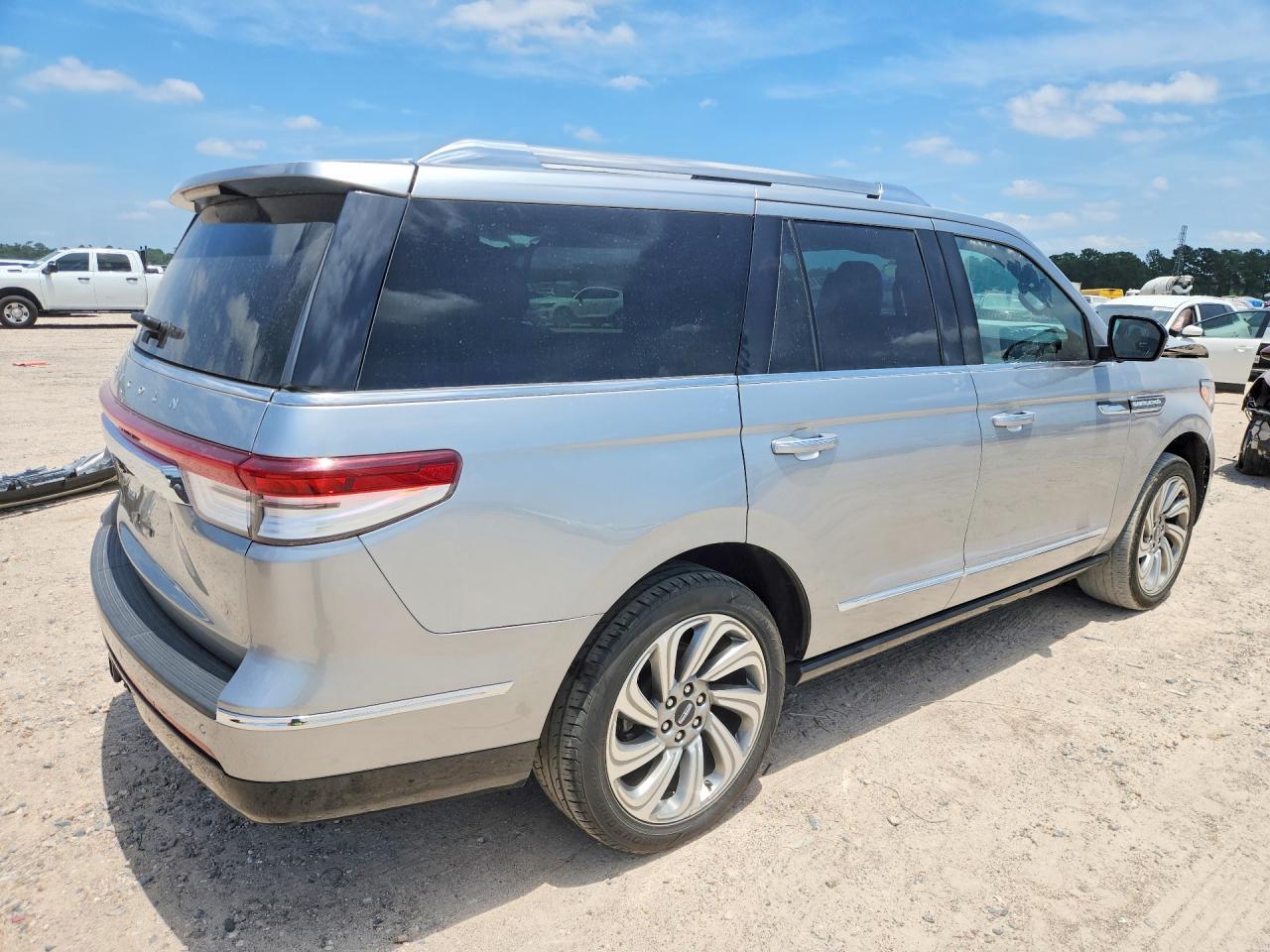 2022 Lincoln Navigator Reserve - Фото 3