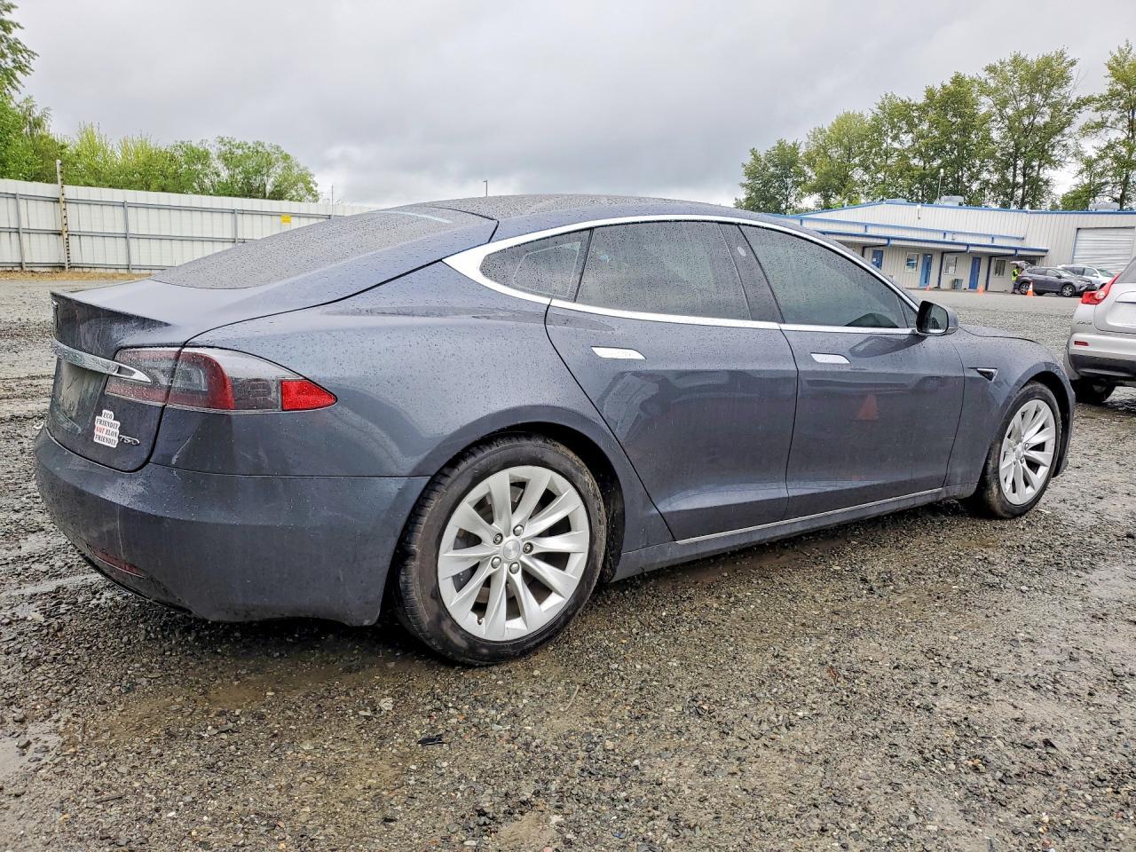 2017 Tesla Model 3 - Фото 3
