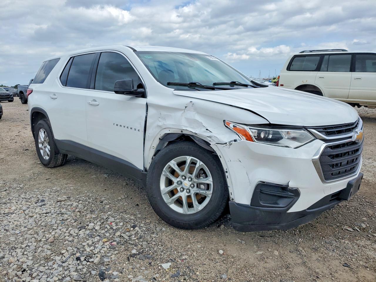 2019 Chevrolet Traverse Ls - Image 4