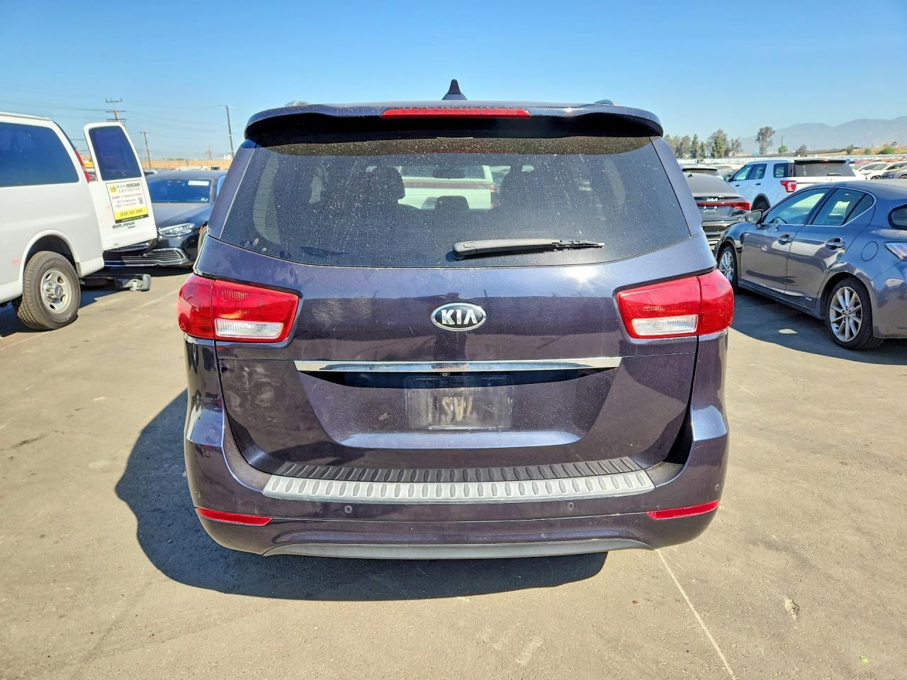 2017 Kia Sedona Lx - Image 6