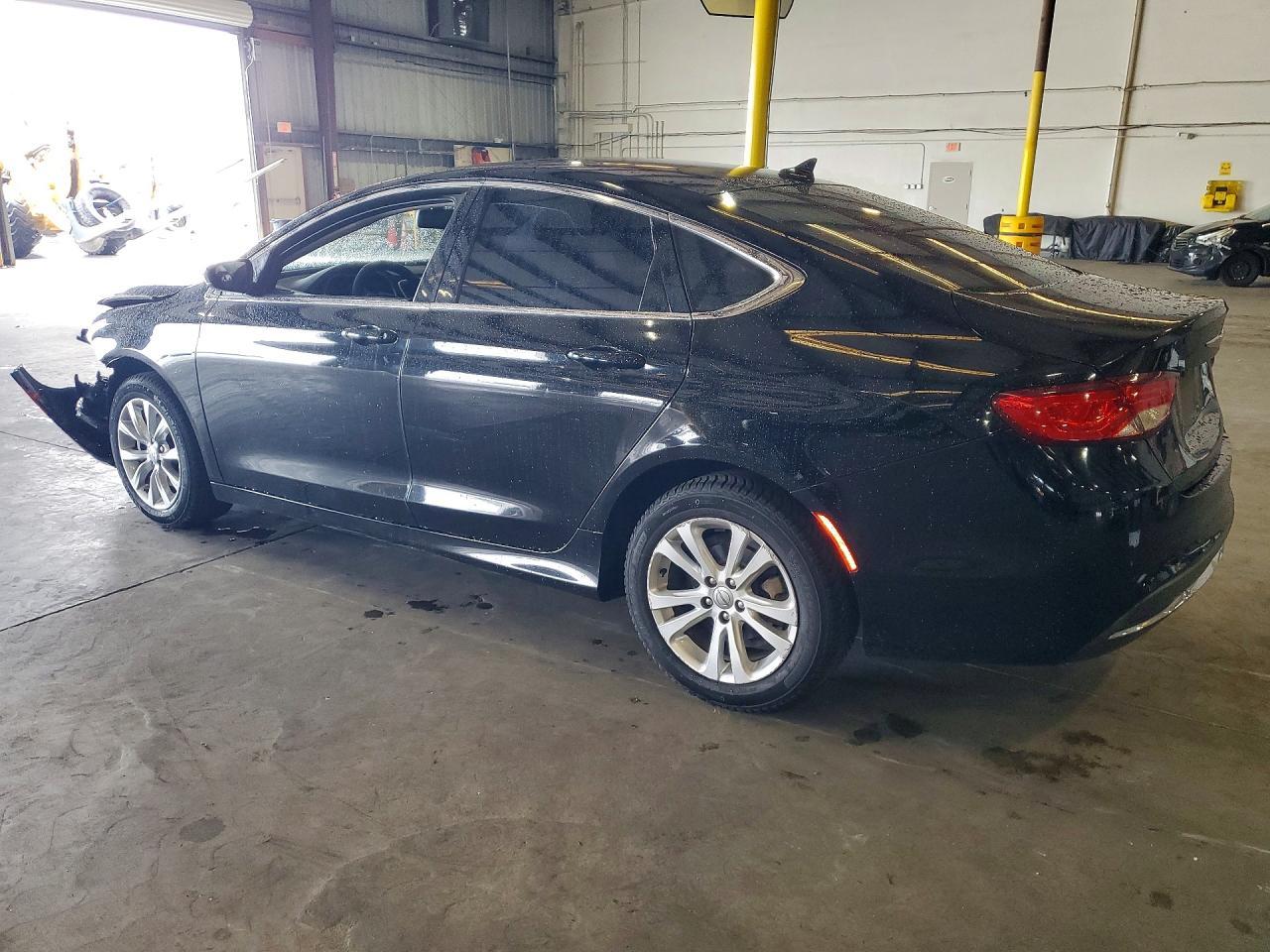 2016 Chrysler 200 Limited - Фото 2