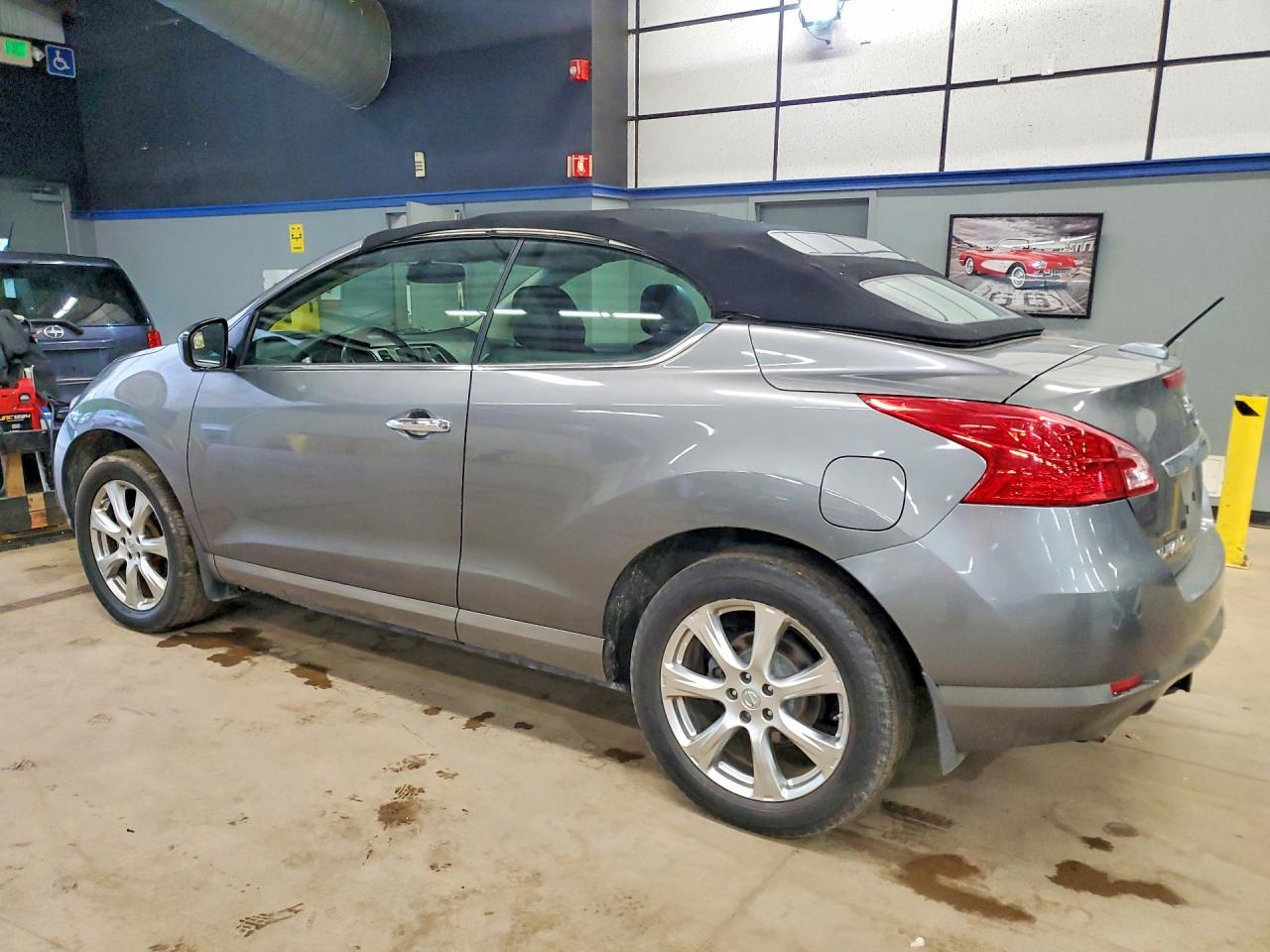 2014 Niss Murano Crosscabriolet - Image 2