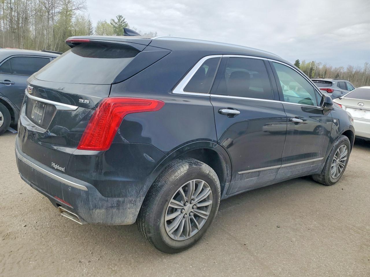 2017 Cadillac Xt5 Luxury - Image 3