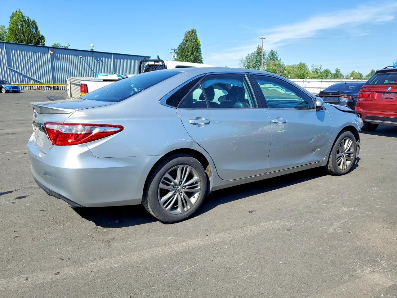 2016 Toyota Camry Se - Image 3